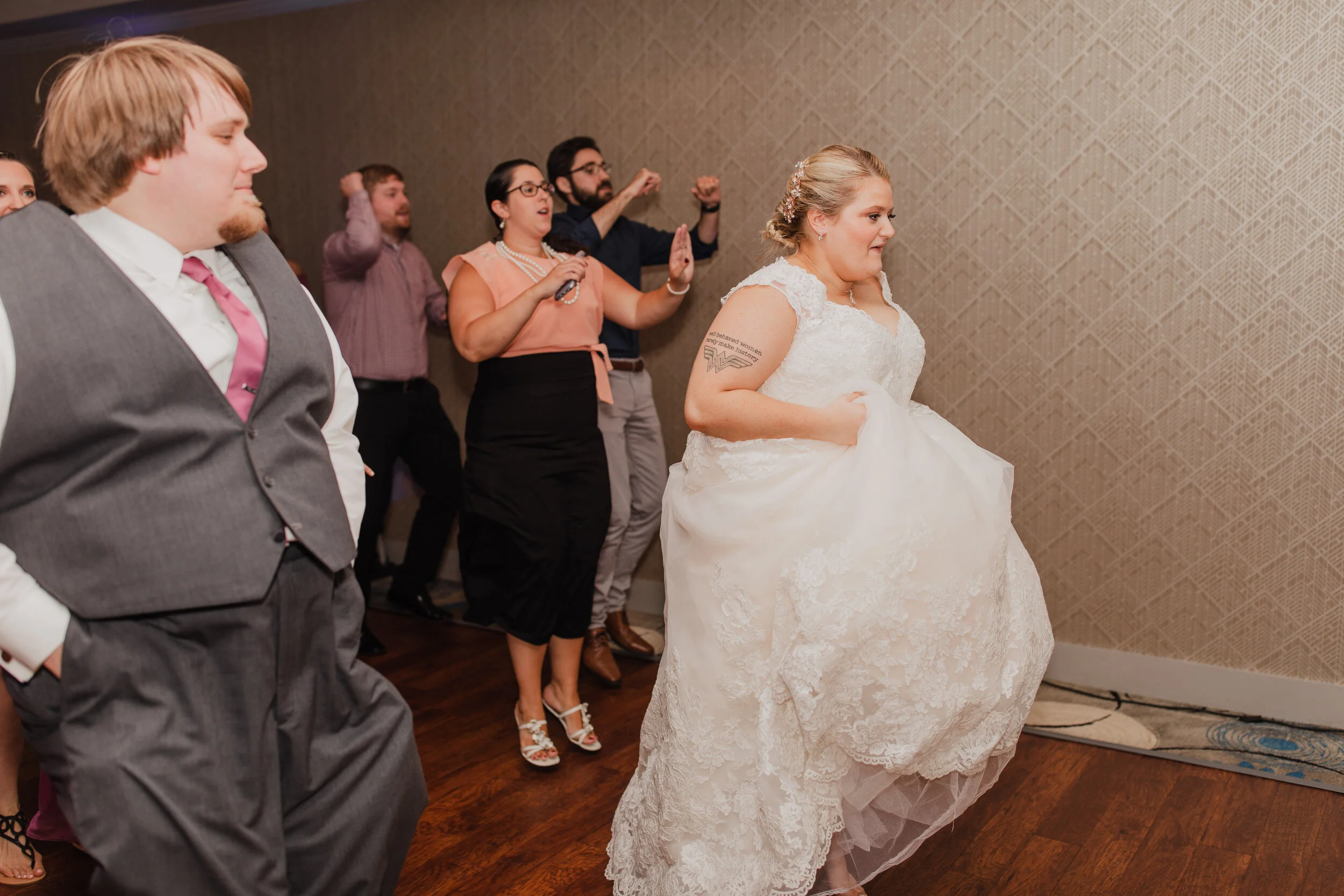 bloomington-illinois-eastland-suites-wedding-photographer-213.jpg