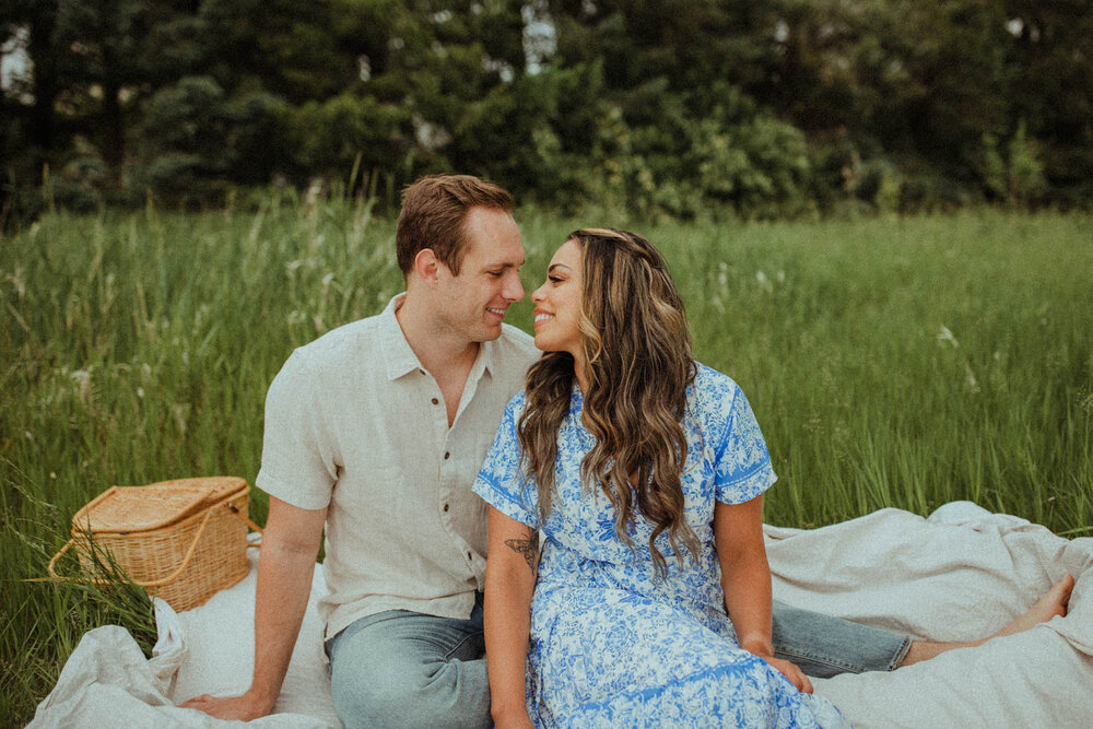 boho-vintage-picnic-engagement-session-illinois-12.jpg