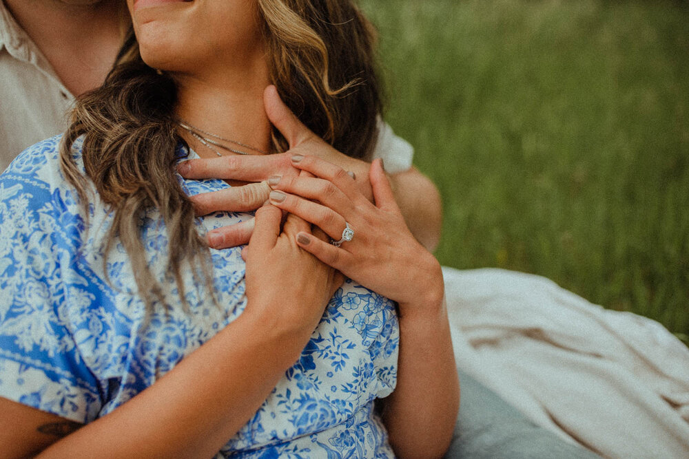 boho-vintage-picnic-engagement-session-illinois-18.jpg