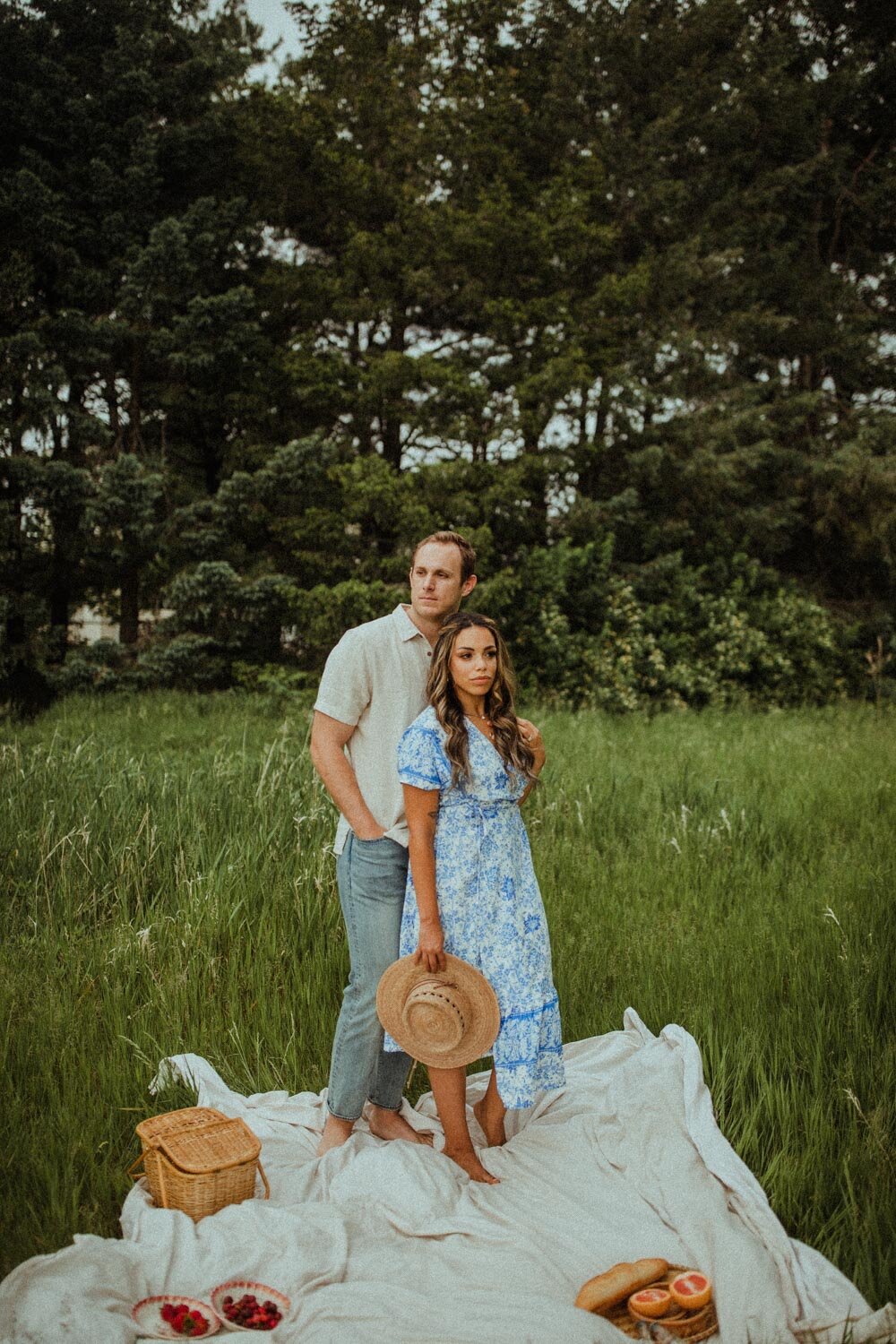 boho-vintage-picnic-engagement-session-illinois-27.jpg