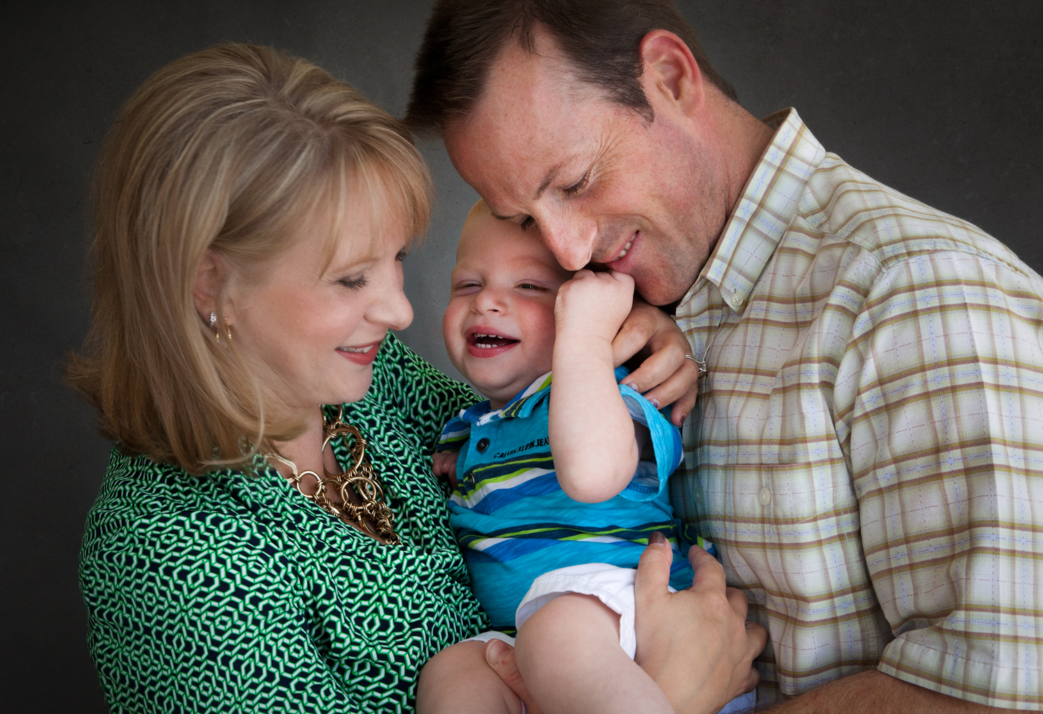 Portrait-Family-loving-mom-and-dad-with-baby-071.jpg