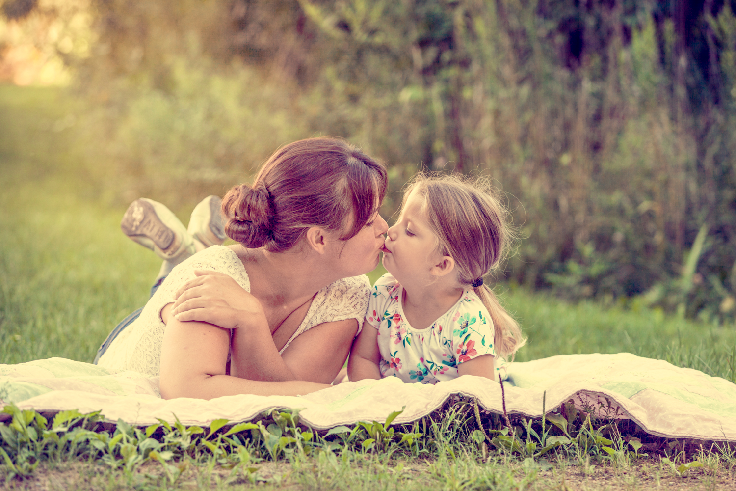 Portrait-Mothers-and-Daughters--mom-and-daughter-on-blanket-kissing-099.jpg