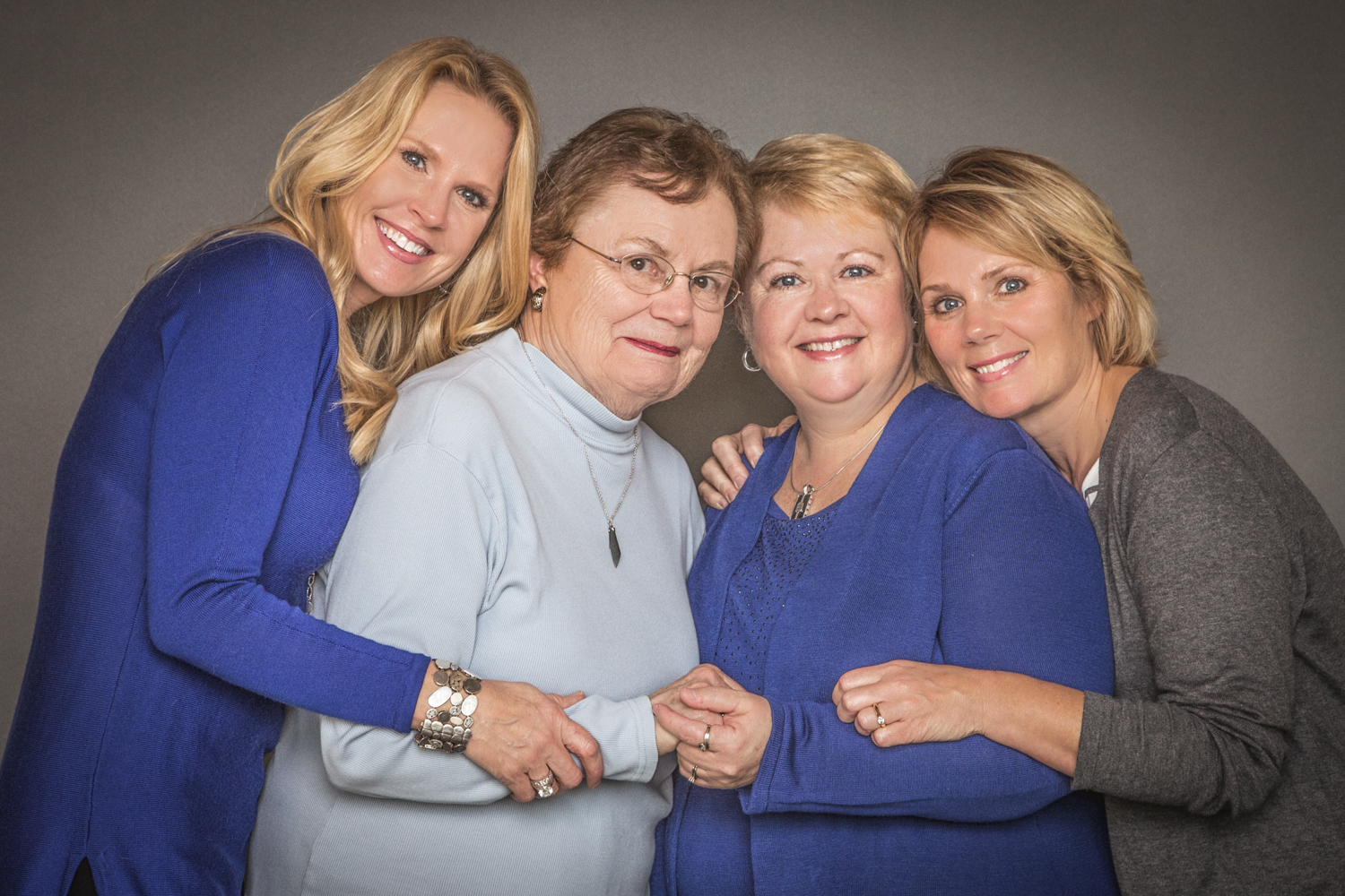 Portrait-Mothers-and-Daughters--sisters-with-mom-hugging-and-laughing-123.jpg