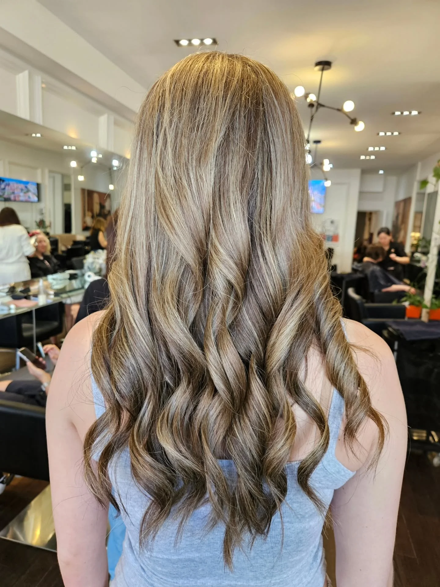 This gorgeous client wanted some brightness back into her hair for the summer. Our talented Kate did partial highlights with a toner, cut and blowout. She is sooo ready for the summer☀️

#toronto #torontohairsalon #summerhair #torontostylist 
#toront