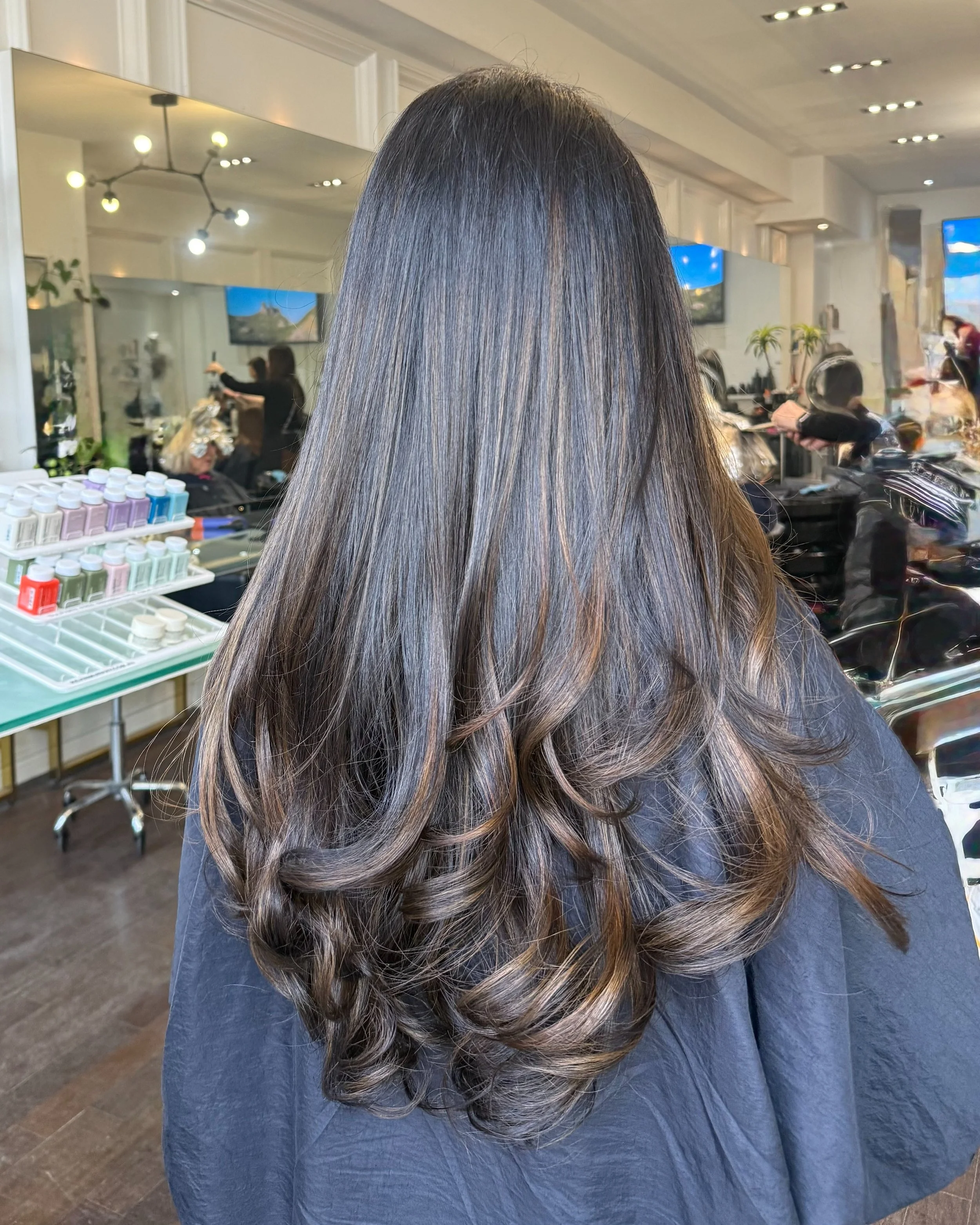This client came in with naturally dark brown hair and she wanted a natural balayage to bring some brightness in. Our talented Somaia delivered and did this grorgeous soft balayage with a cut and blow-out. 

#torontobalayage #torontohairsalon 
#toron