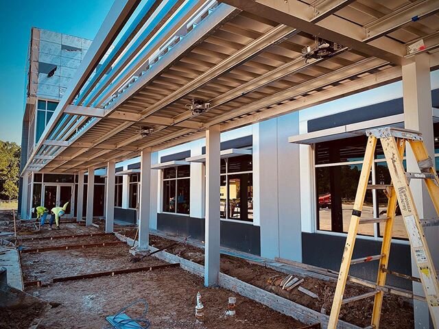 Another productive week! 🦾
We are now on the final stages for the canopy and ASM panels at Kingwood MOB. 
#jacobwhiteconstruction #jacobwhite #construction #texas #texasconstruction #kingwood #instaconstruction #commericalconstruction #medicalconstr