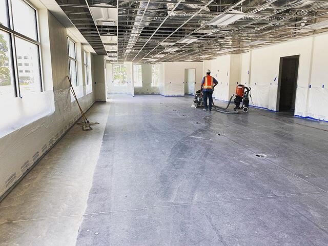 Prepping floors to receive stained concrete at the new orthopedic clinic located inside of Kingwood MOB. 
#jacobwhiteconstruction #jacobwhite #texas #construction #houston #kingwoodtx #texasconstruction #medicalconstruction #commercialconstruction #h