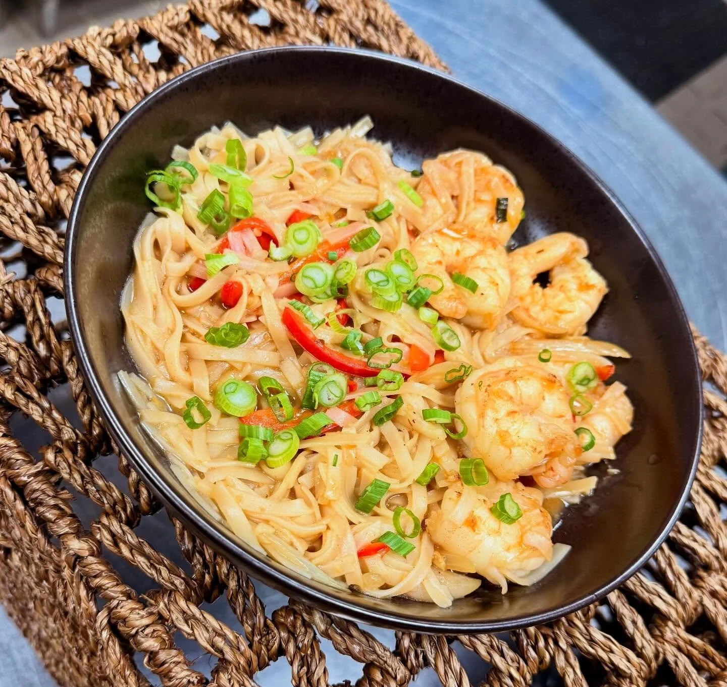 TODAY&rsquo;S LUNCH SPECIAL!! 🍤
Shrimp Pad Thai | pan-seared shrimp, onions, peppers, rice noodles, asian sauce 

WELLNESS SPECIAL OF THE WEEK 
Grilled Chicken Fruit Salad | mixed greens, mandarin oranges, craisins, blueberries, apples, pecans, goat