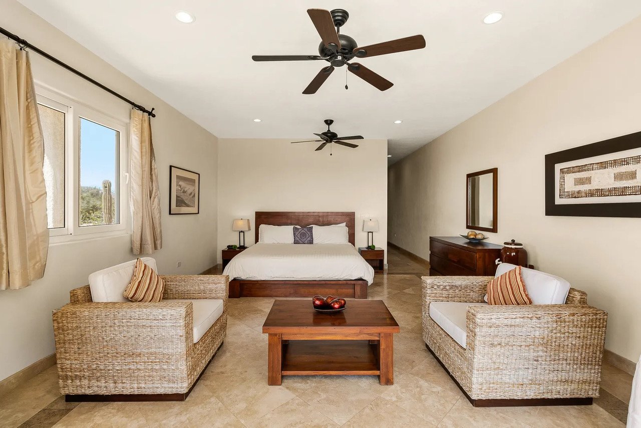 Guest Room_King interior.jpeg