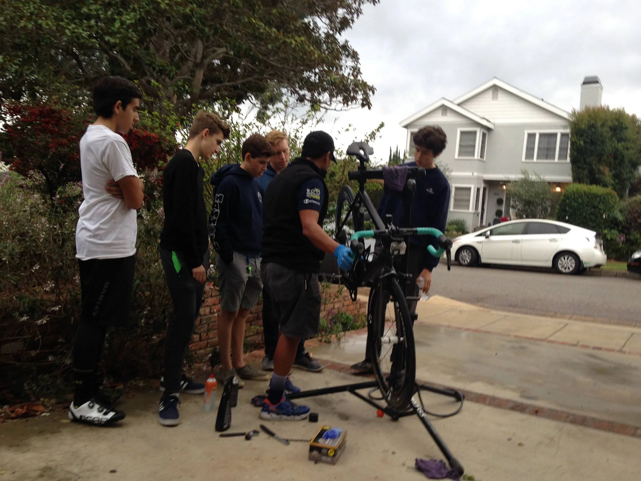 Helen's Cycles head mechanic Erick Rodas donates his time to put on a bike maintenance clinic for our La Grange Development juniors team.