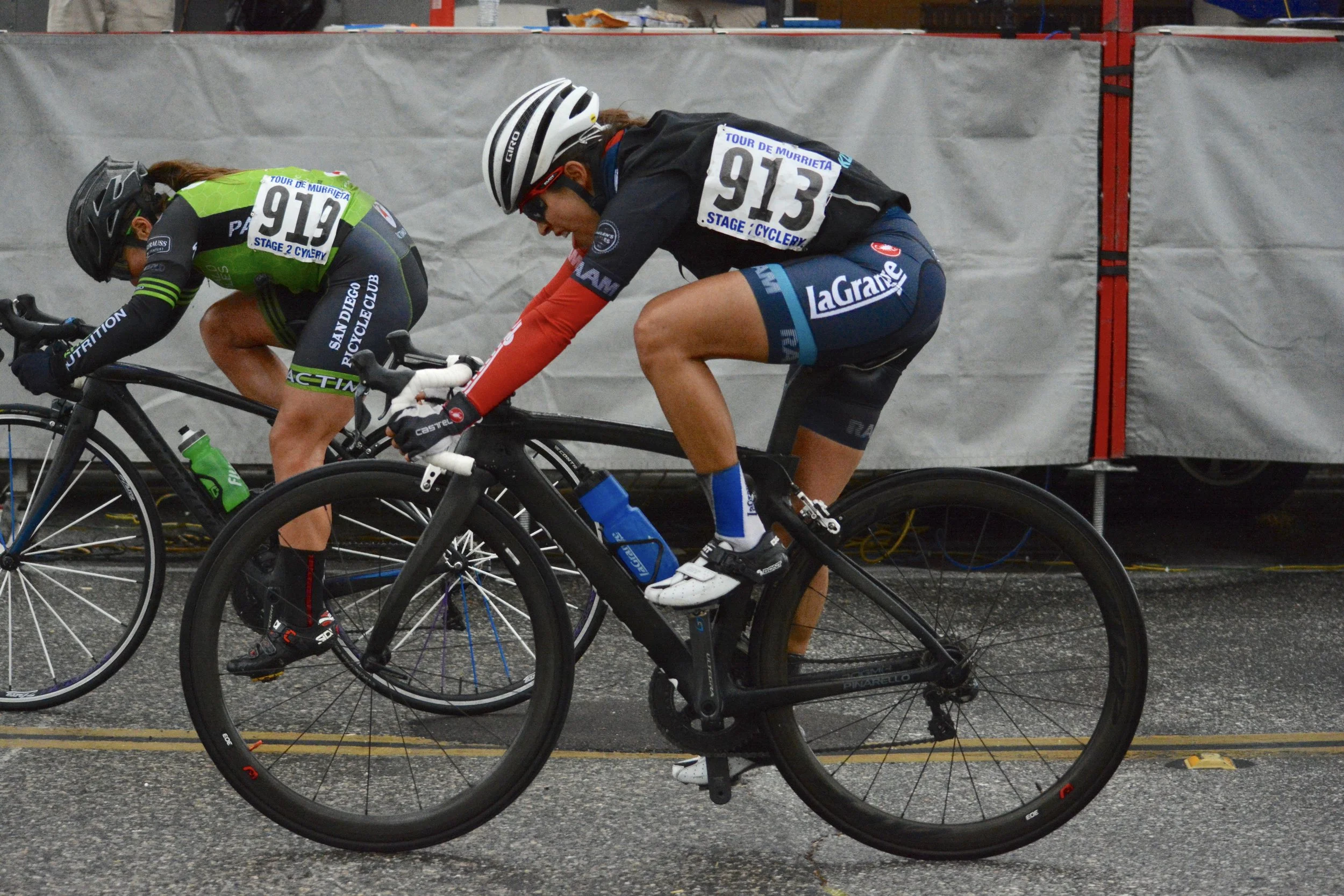 Lizbeth giving it everything in the final sprint of the crit at the Tour of Murrieta Omnium