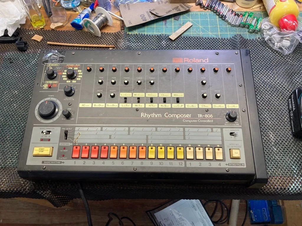 I don&rsquo;t get to service these everyday. #Roland #synth #synthwave #synthesizer #electronicmusic Roland TR-808 slaps.