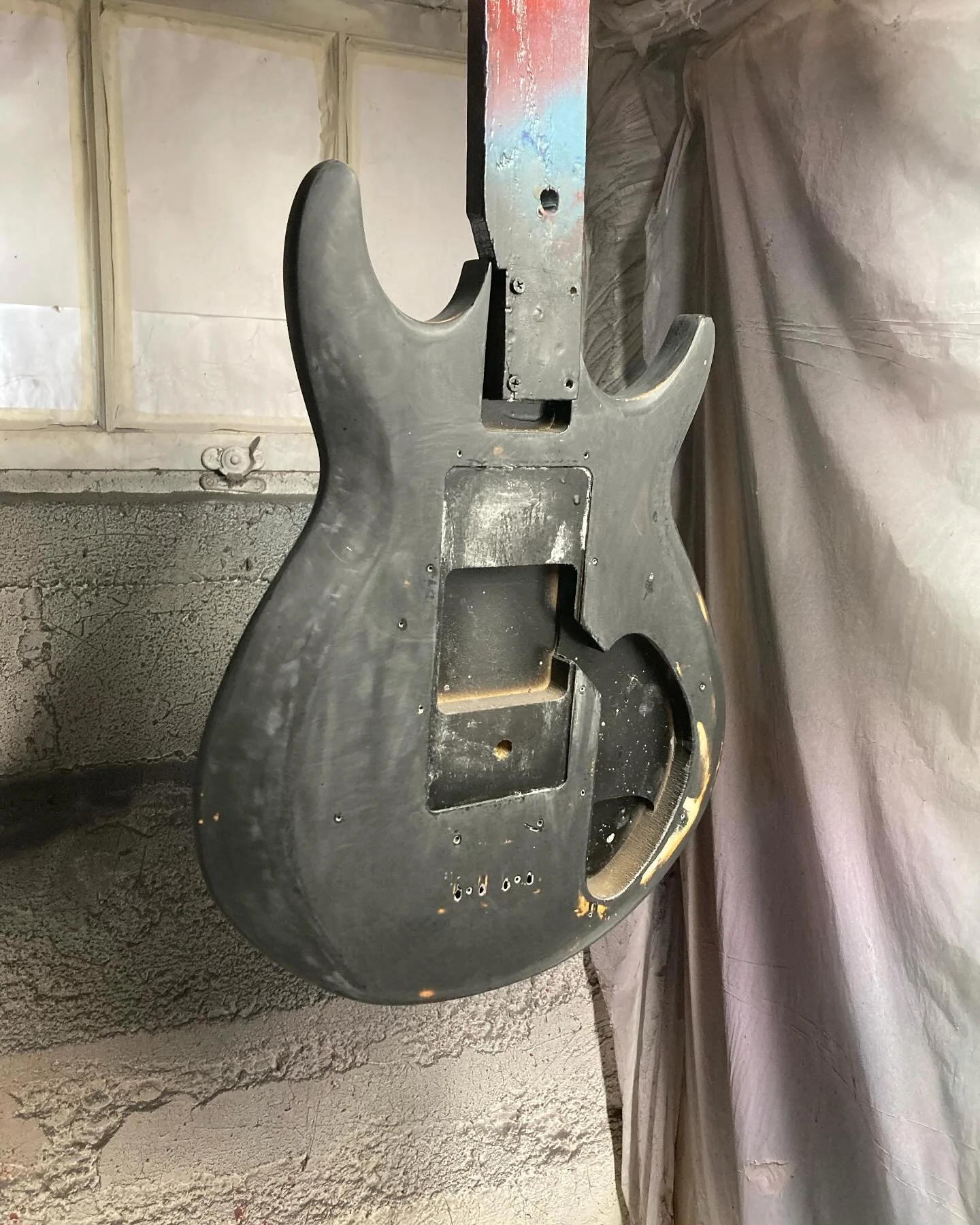 #gibson Grabber #bass #guitar back in the booth for another bunch of coats. Satin Black on its way. 😸
