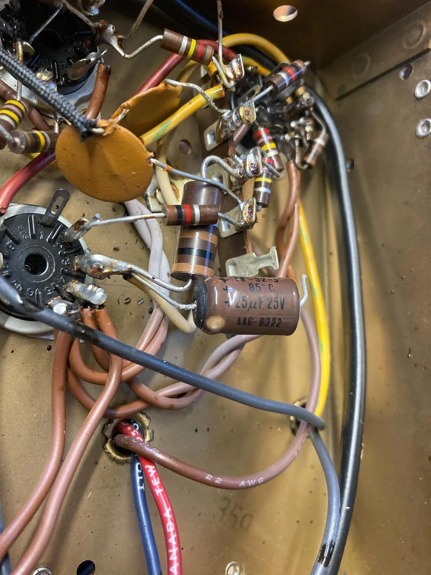 I&rsquo;m a good capacitor, I swear!  Just let me keep trying just a little while longer!!!🤧🤕😫 #silvertone #amplifier #repair