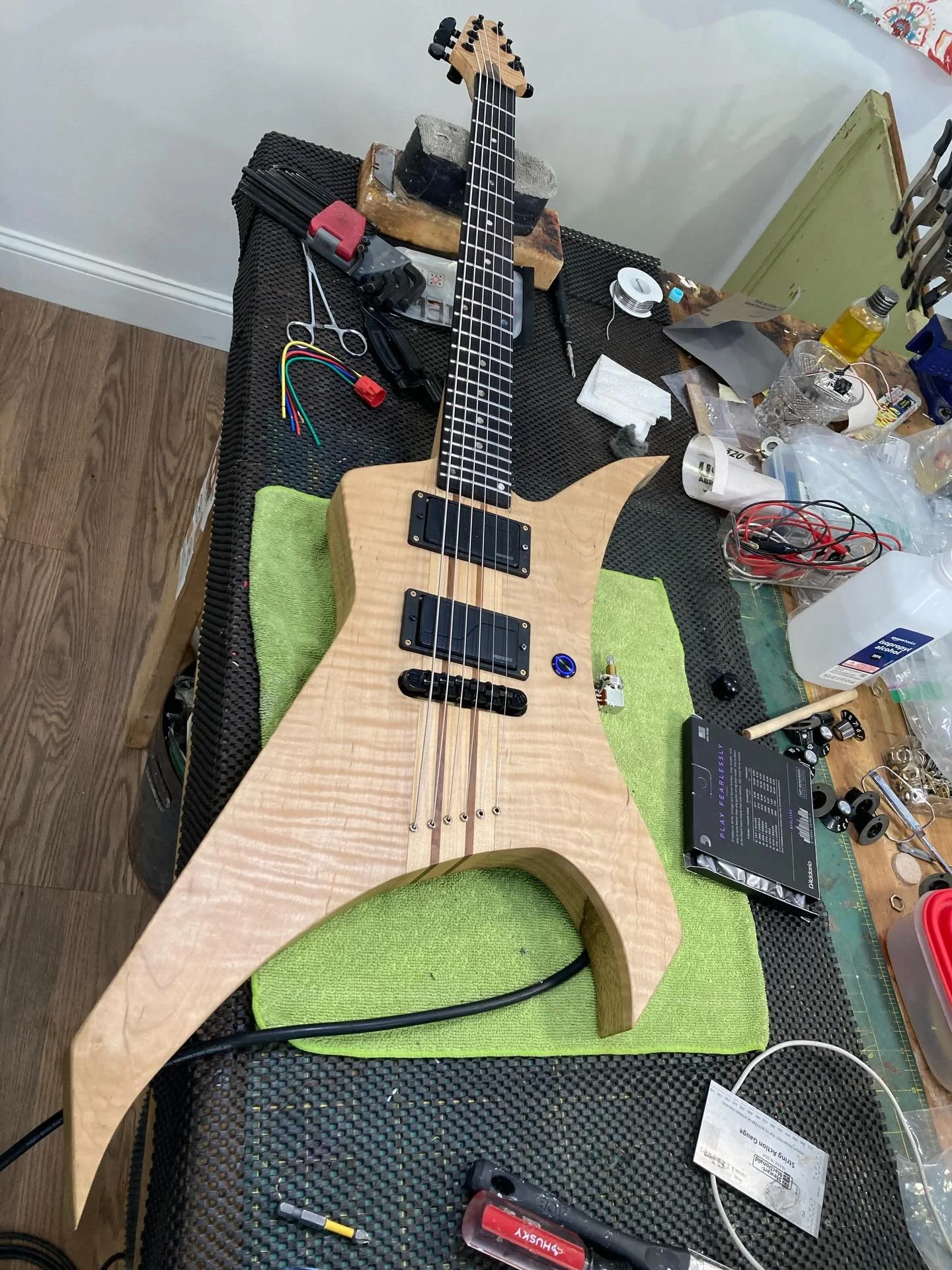 Volume control delete on this nasty bird from MA Custom Guitars. Push button LED now for bridge/neck select in nifty blue. Pokey Stabbey status confirmed #custom #guitar