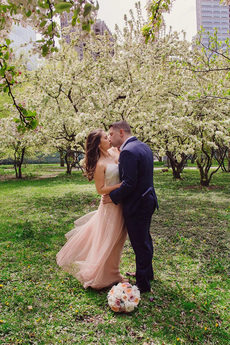 HollyBill-0050kiss.jpg