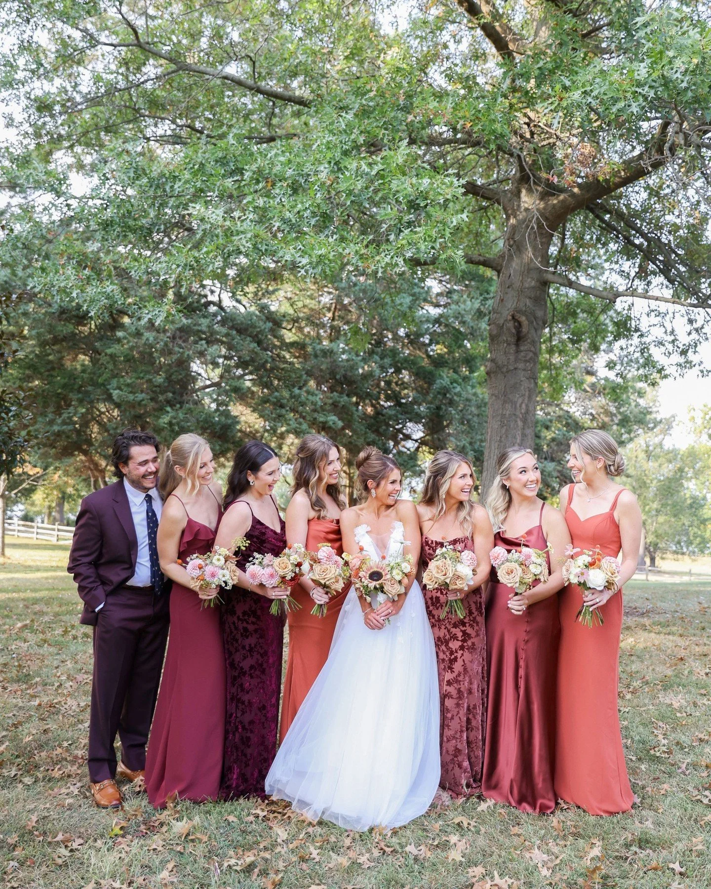 Wedding party goals ✨ It&rsquo;s officially fall, which means rich, autumnal color palettes are here! Think burnt oranges, deep cabernet, warm neutrals, and even floral dresses that feel cozy yet elegant. Is anyone else loving these bridal party styl