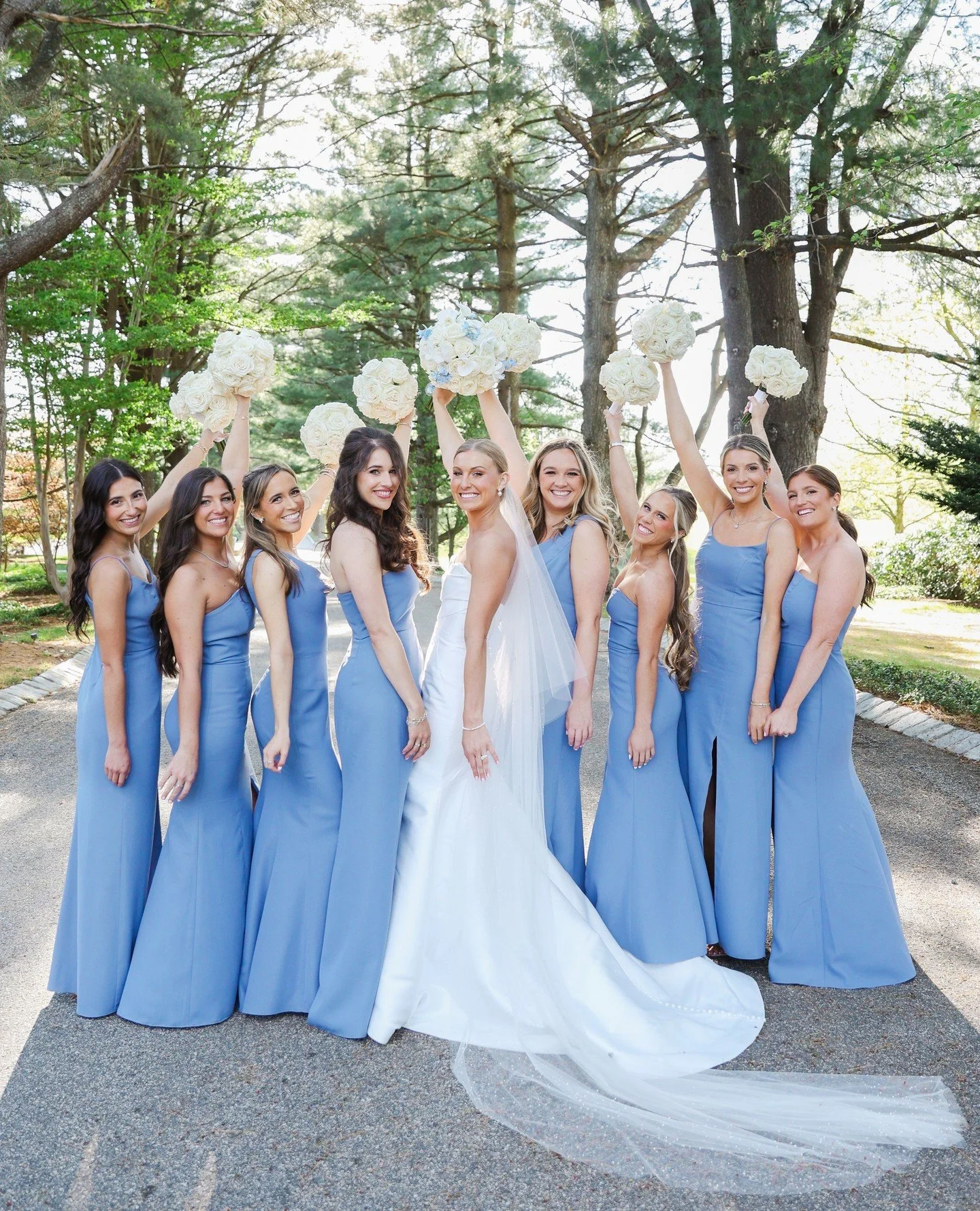 When the &ldquo;something blue&rdquo; isn&rsquo;t just for the bride 💙 These bridesmaids nailed the soft blue palette with matching white bouquets (and a sneaky pop of blue). Pure perfection.⁠
⁠
#monicap_photography #weddingphotographer #nycweddingp