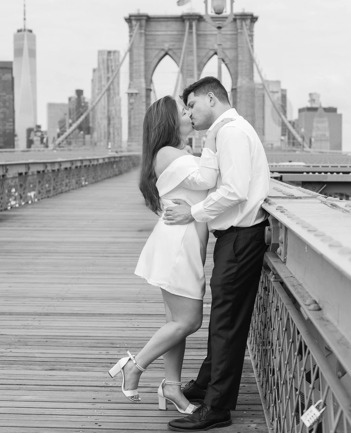 Rebecca &amp; Dylan 🤍 I had the best time wandering around the Brooklyn Bridge and DUMBO with these two laughing, exploring, and capturing their sweet connection. Here are some of my favorite black and white shots ✨⁠
⁠
Now booking engagement session