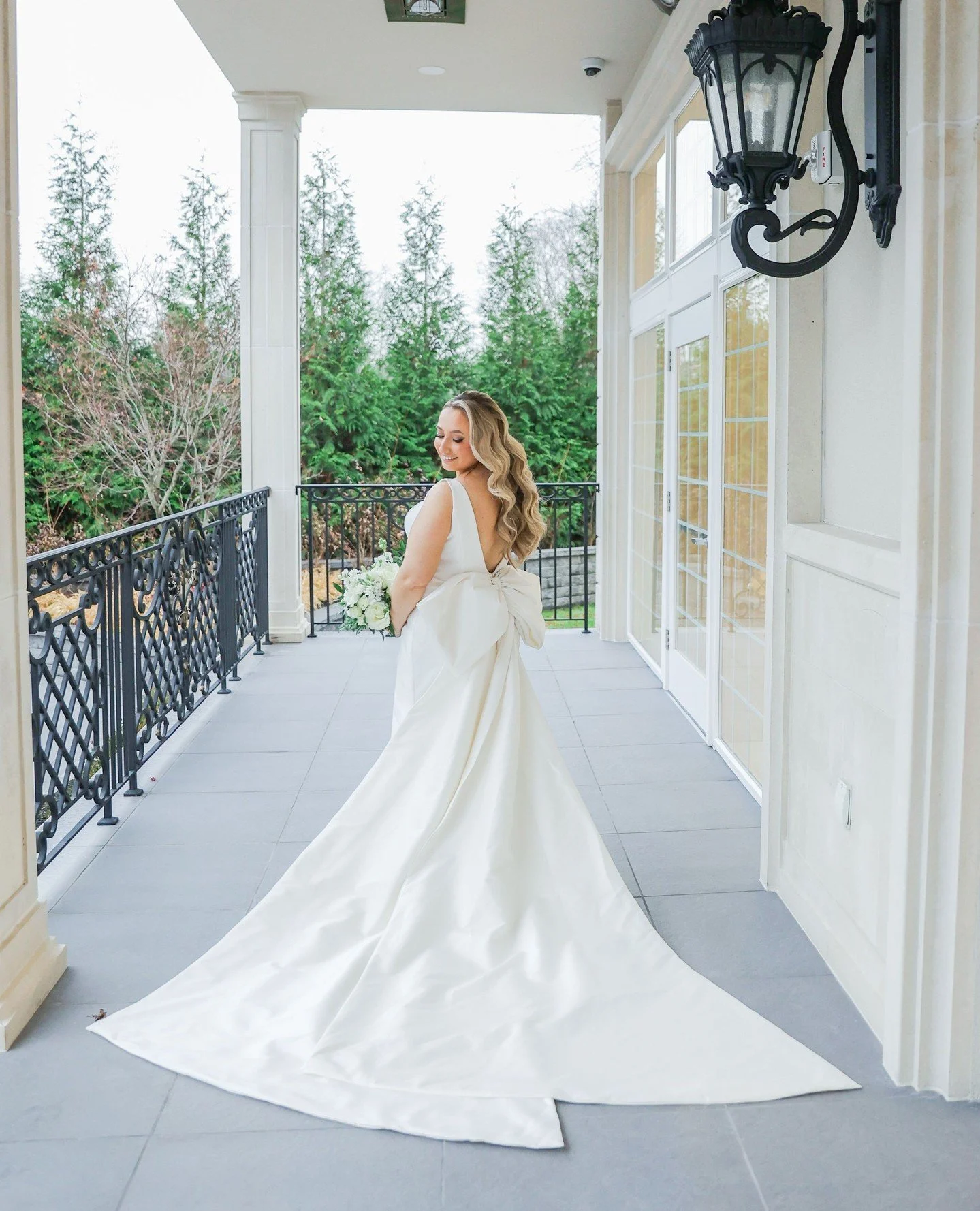 A moment for the dress ✨ That dramatic bow on the back? Pure bridal perfection. Just a reminder that you want to pick a wedding dress that's not only beautiful, but also that makes you feel good. Confidence shows in every photo, and trust me, it make