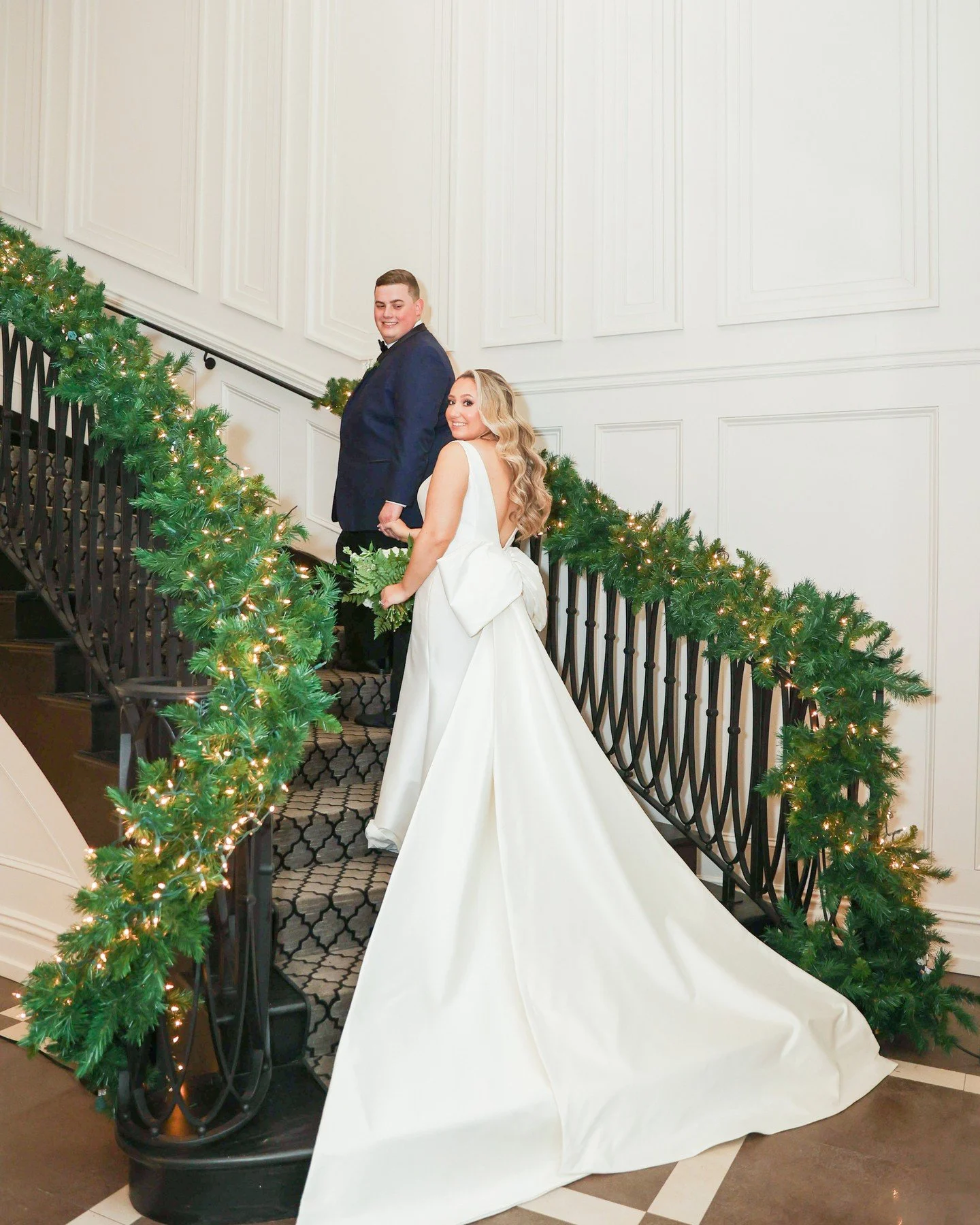 ⁠Merry Christmas Everyone 🤍🎄

As this year comes to a close, I&rsquo;m reflecting on the greatest gifts I&rsquo;ve been given, and they aren&rsquo;t wrapped under the tree. They&rsquo;re the incredible couples who trusted me with their love stories