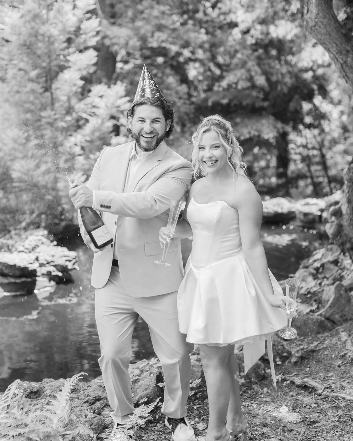 ⁠Happy New Year&rsquo;s Eve! 🥂✨⁠
⁠
Capturing these lovebirds today&mdash;Michelle &amp; Frankie&rsquo;s wedding on New Year&rsquo;s Eve. How special is that?! 💛⁠
⁠
Looking back on this past year as a wedding photographer, I&rsquo;m honestly just so