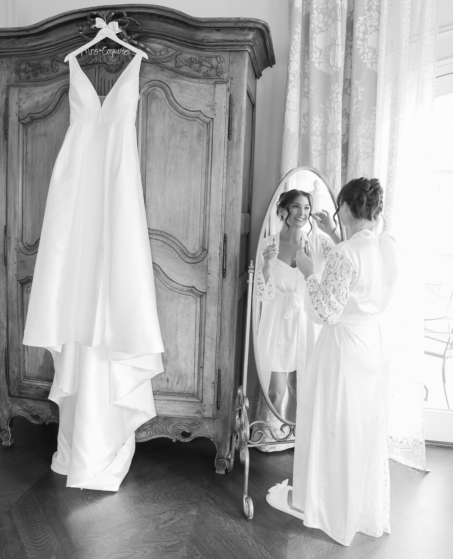 This is how the wedding day truly begins&hellip;

With her bridesmaids by her side.
With her mother close.
With quiet support, shared laughter, and a few deep breaths before everything unfolds.

Getting ready is more than a moment &mdash; it&rsquo;s 