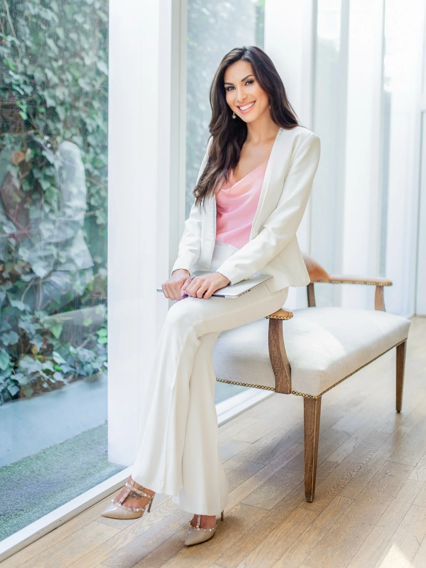 Hi! It felt like the right time for a little reintroduction&hellip; 

I&rsquo;m Monica &mdash; a Brazilian wedding photographer based in NYC &amp; New Jersey, capturing modern, elegant celebrations with an editorial approach and a deep focus on real 