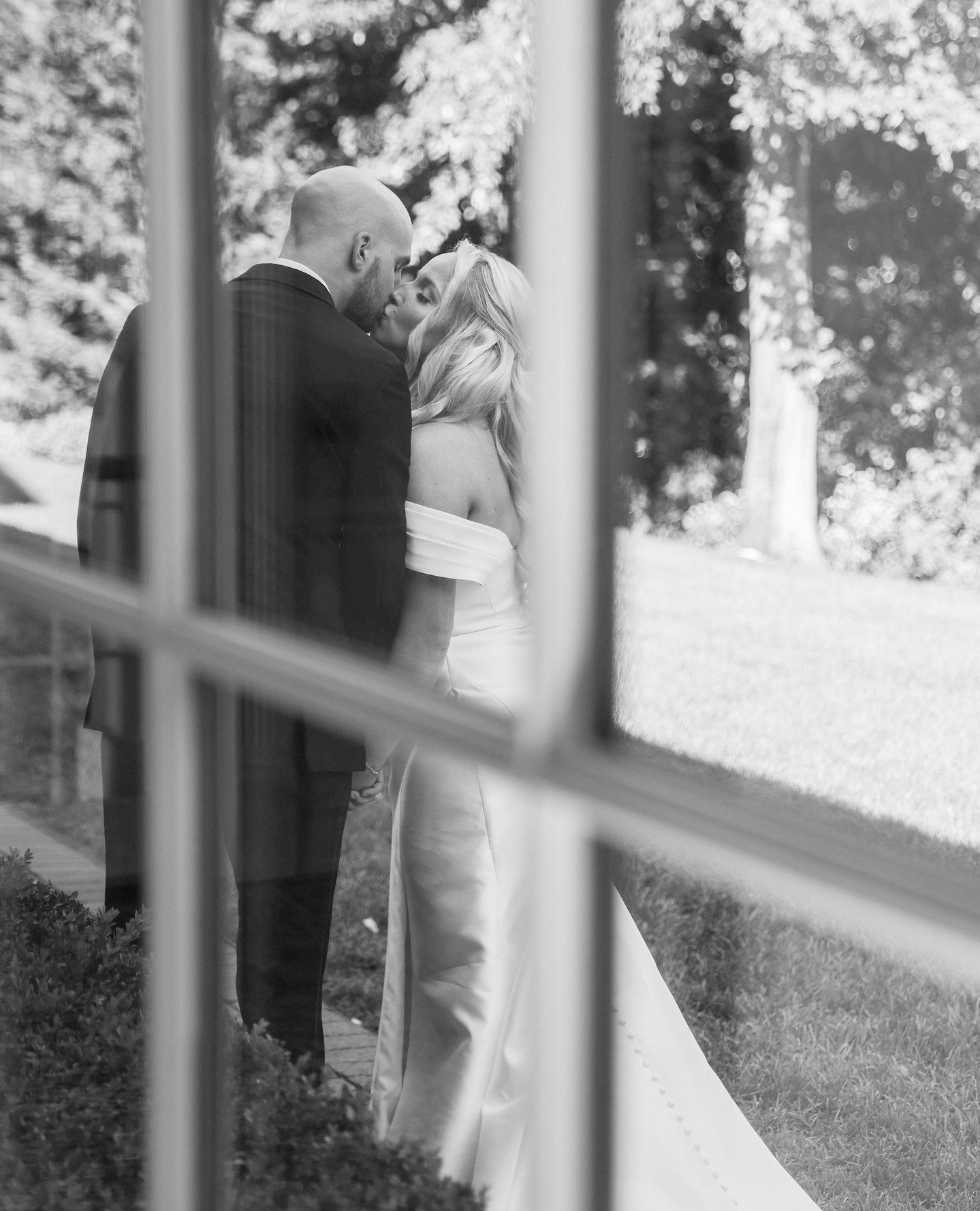 A fleeting moment, framed softly.⁠
A moment that doesn&rsquo;t need words.