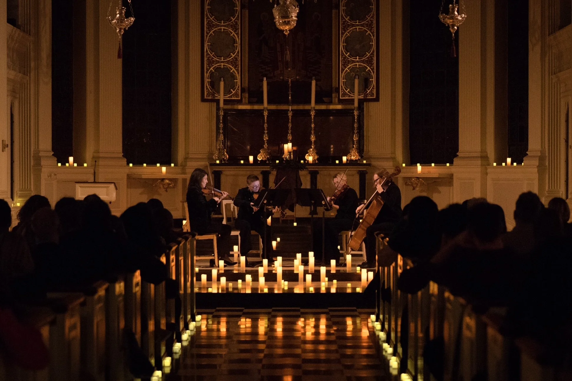 The Best Worship Songs for a Christian Wedding Ceremony and Cocktail Hour