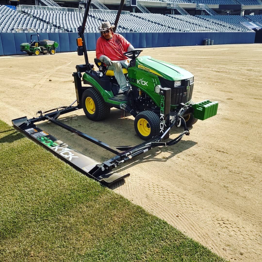@greensource_usa installing bluegrass sod from @tuckahoeturf at @soldier_field before the @goldcup championship between @usmnt and @miseleccionmx 
#SIDEKICKUSA #RealTurfRealTight #goldcup2019🏆 #concacaf #FIFA #STMA #turfgrass #SoldierField #bluegras