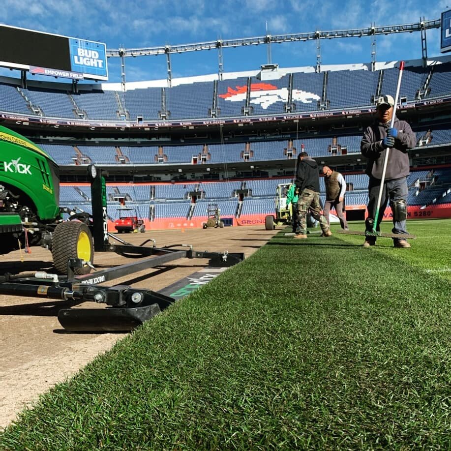 When your mid-season resod has to be perfect -- accept no substitute!

Another successful install at @empowerfieldatmilehigh by @greenvalleyturfco and the @broncos grounds crew.