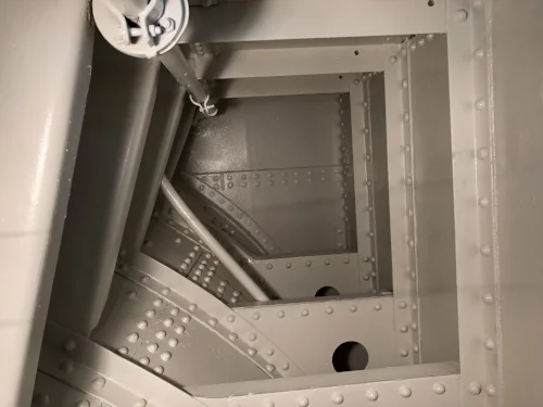 The last coat of Amerlock 2/400 goes into the aft tanks. Ready to close.