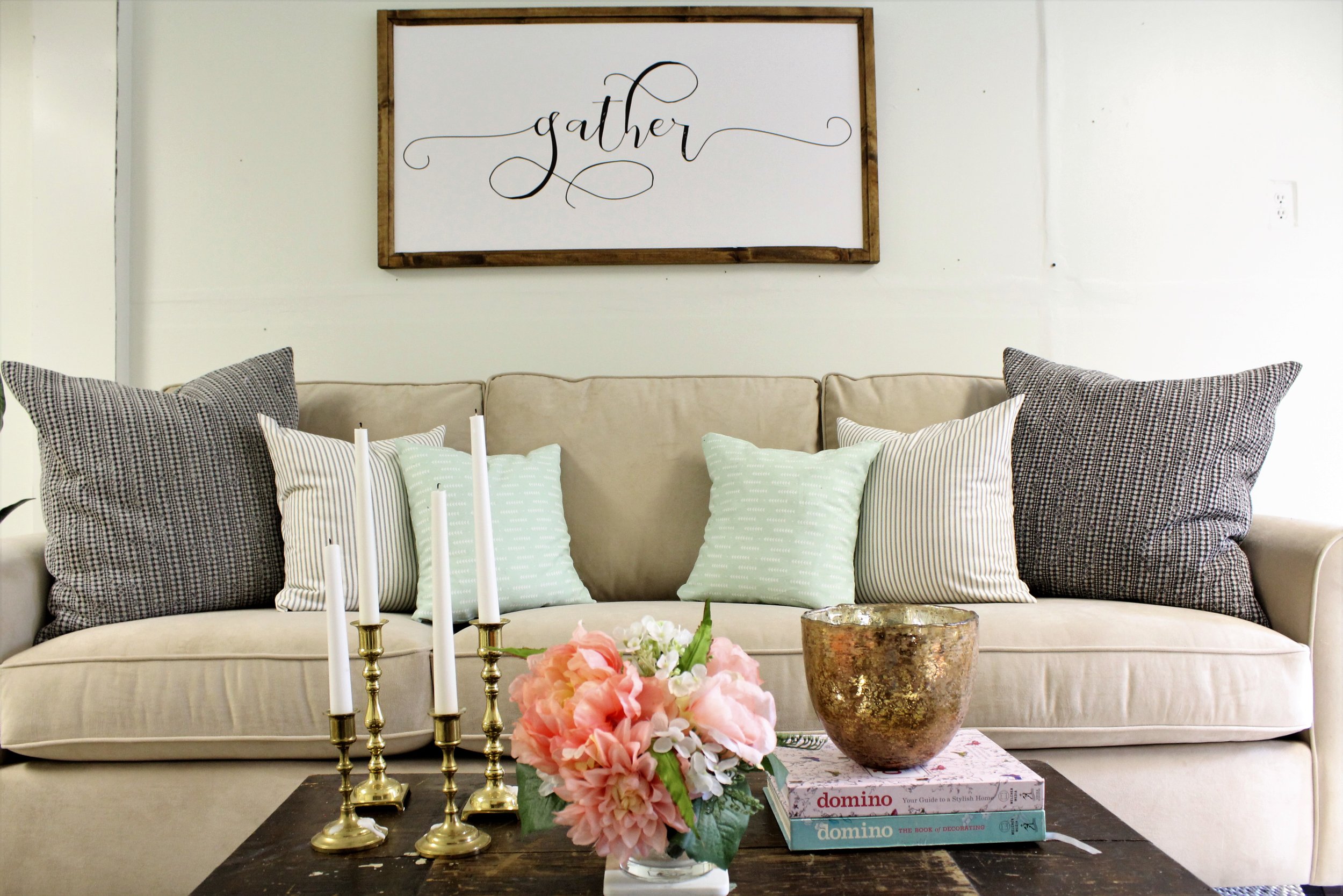 Your Guide to Styling Sofa Throw Pillows