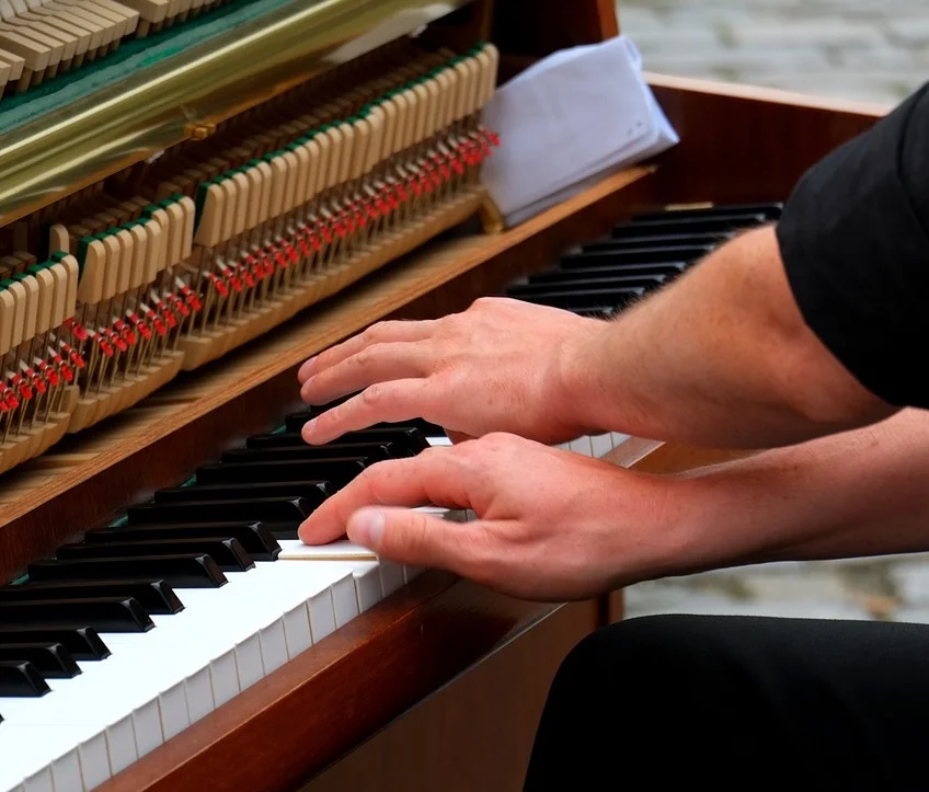 playing-the-piano-1589161_1280.jpg