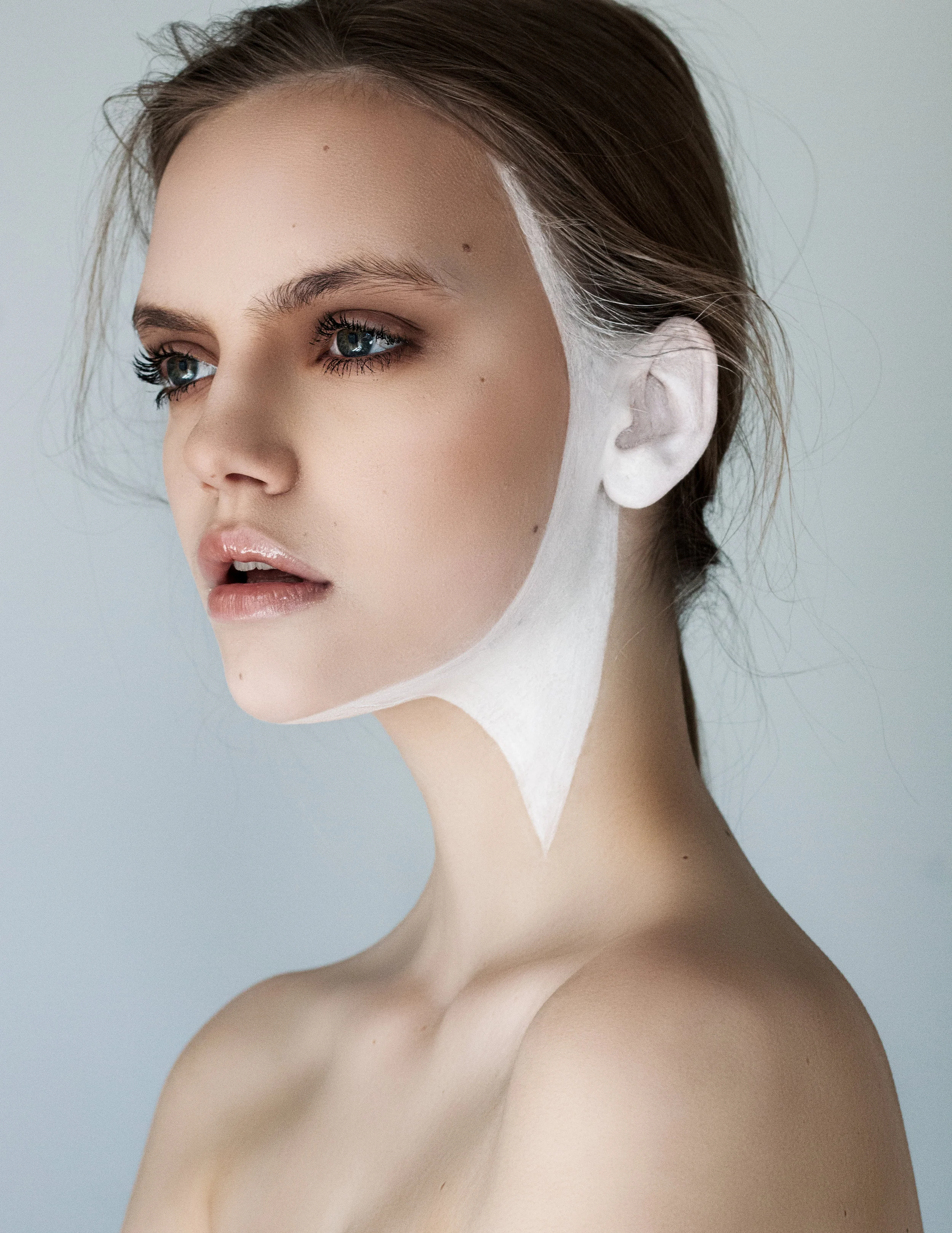 Surreal Magazine - Tout Blanc