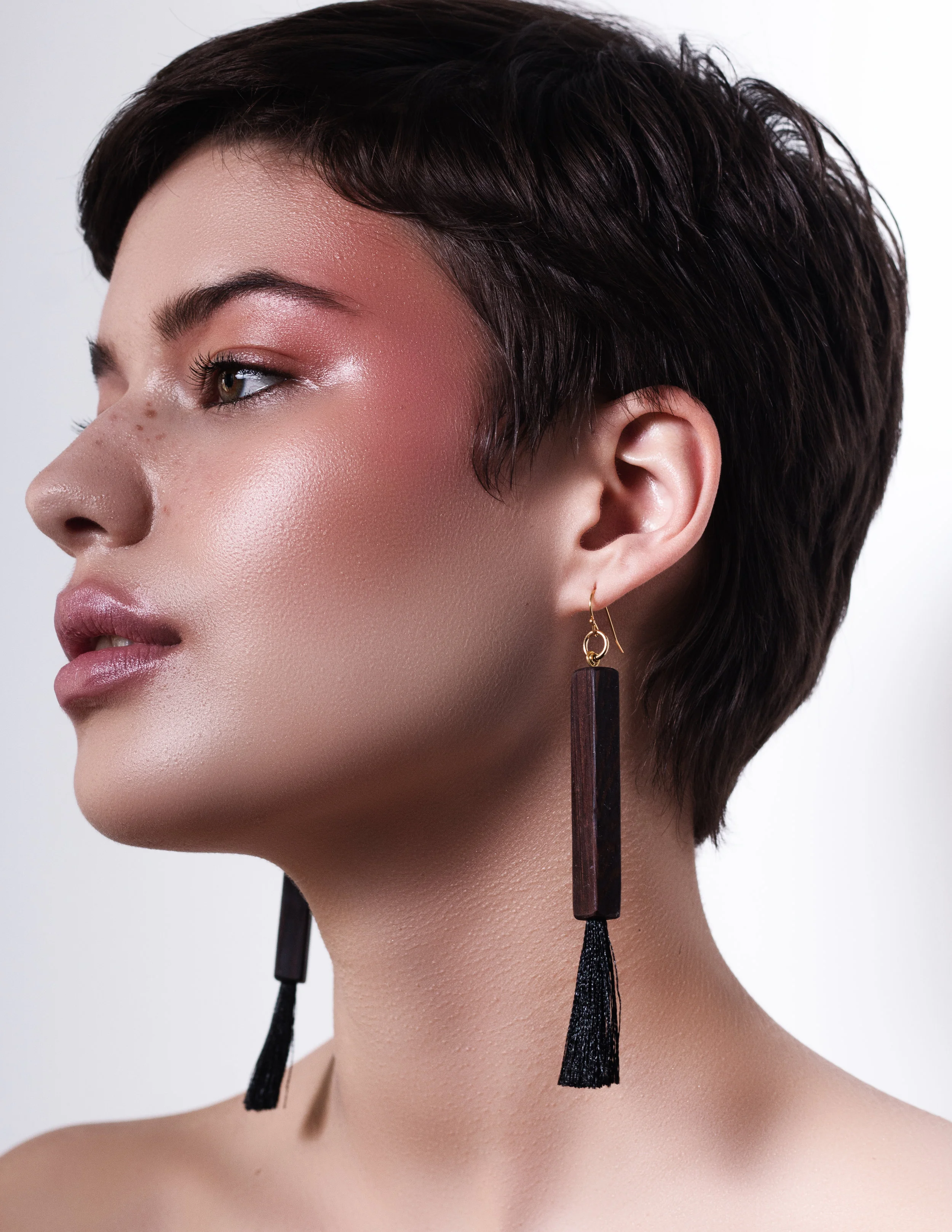 Beauty Mute Magazine - Delicate Touch