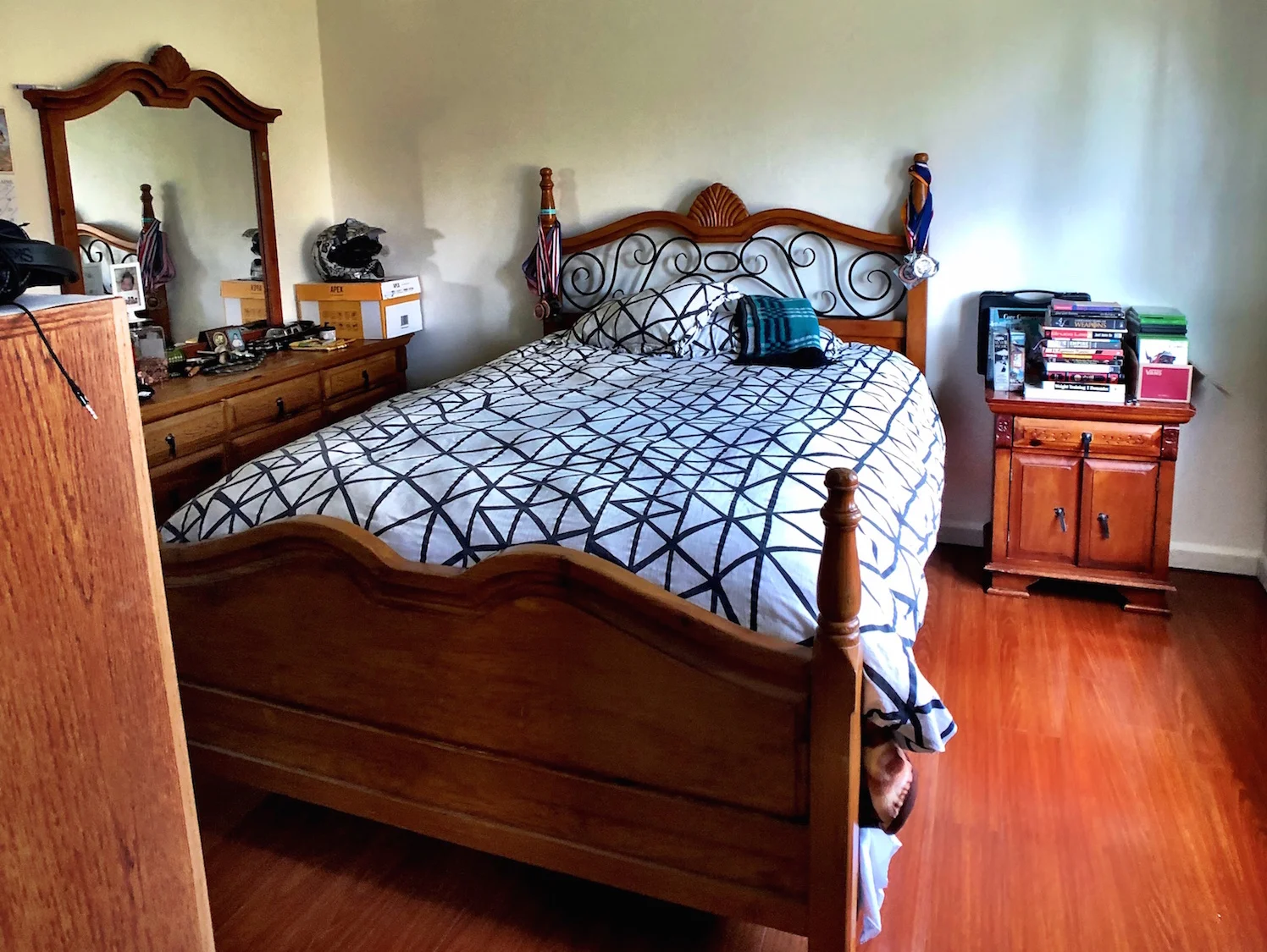 11 Back Bedroom.jpg