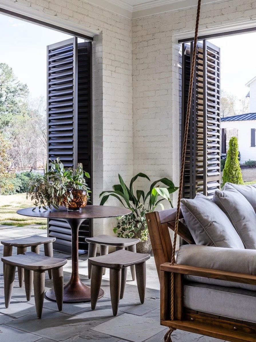 Good design doesn&rsquo;t stop at the front door. ✨🌿

As we continue obsessing over our Historic Roswell home, this patio feels like curb appeal done right. Fresh air hits different in a space like this!

#elevatedliving #atlantainteriors #patioinsp