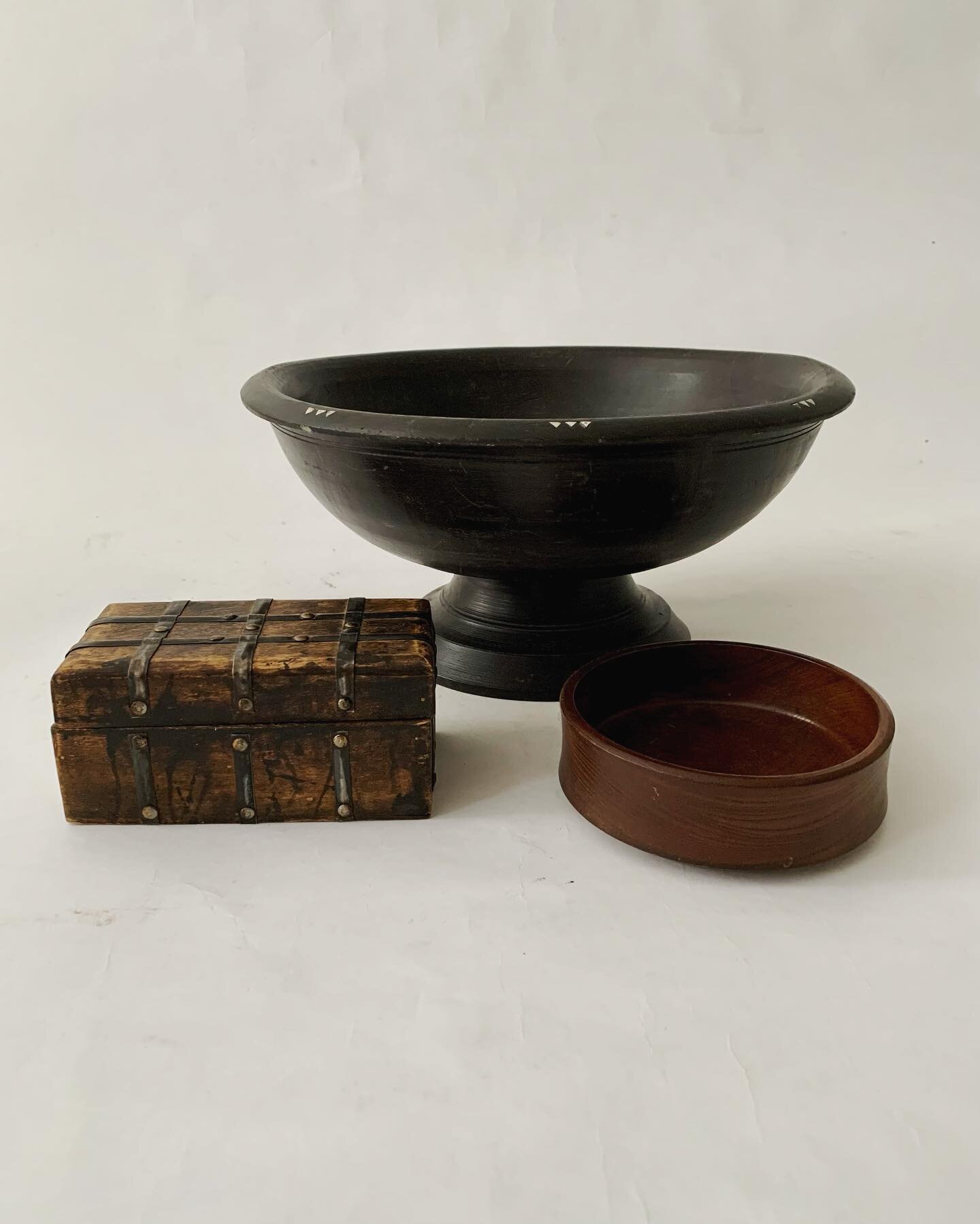 Today&rsquo;s trio, a primitive wood and metal strap trinkets box 3.5x7x3&rdquo;H $38.00, a good size footed primitive wooden bowl with mother of pearl shell inlay 14diam.x7&rdquo;H $78.00 and a small exceptional grain teak mid century wooden dish 8&