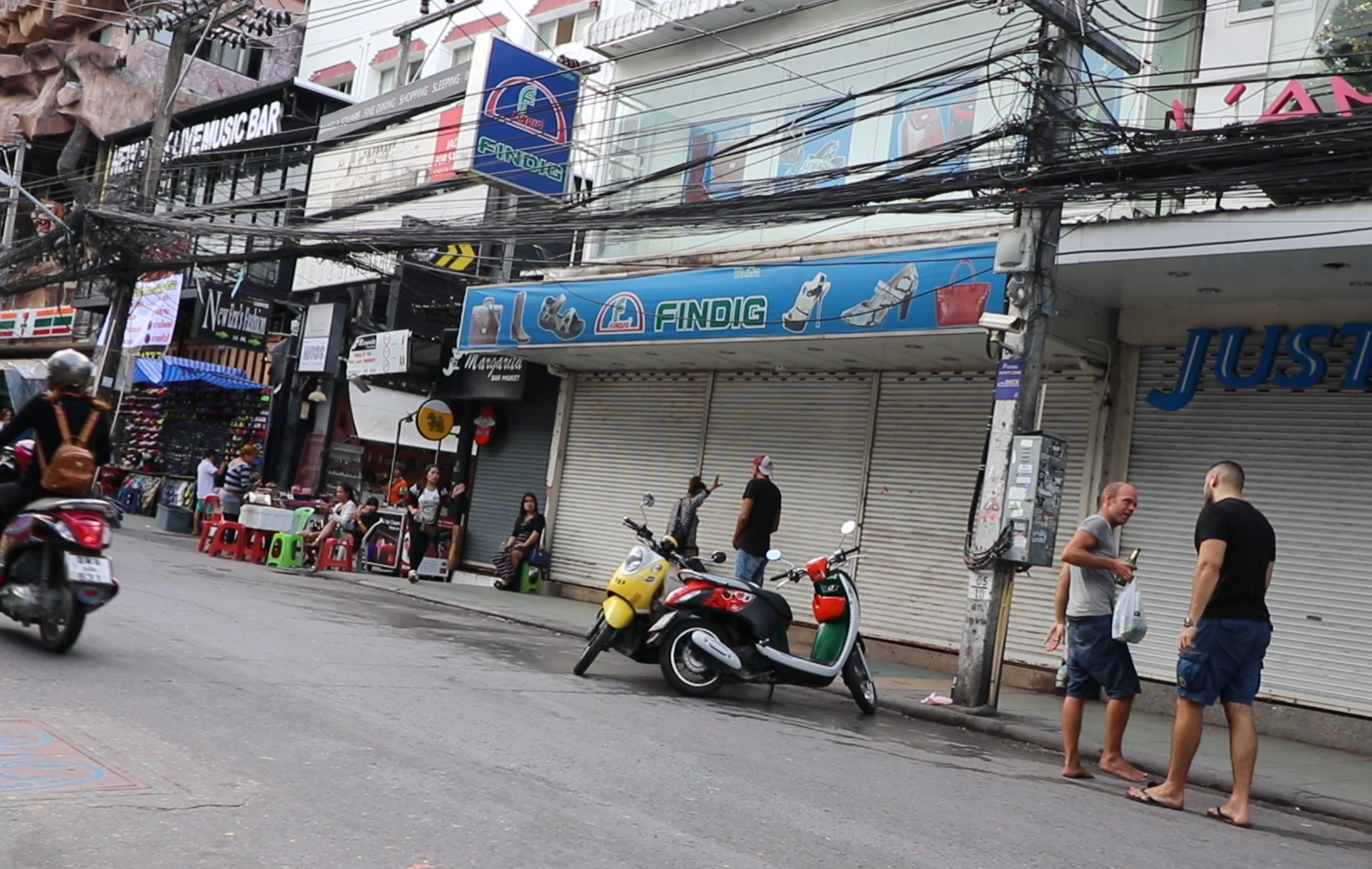 プーケット旅行 大人はパトンビーチじゃなくて カタビーチ に行くべき５つの理由 Tokyo Zebra