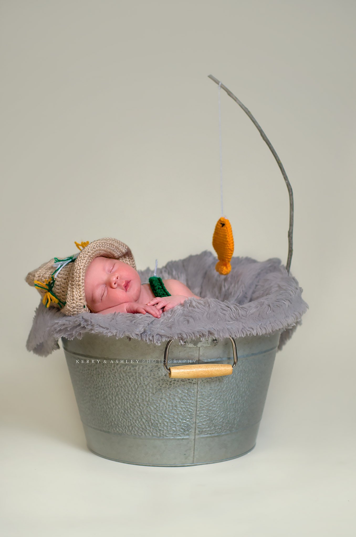 baby-sleeping-in-bucket.jpg