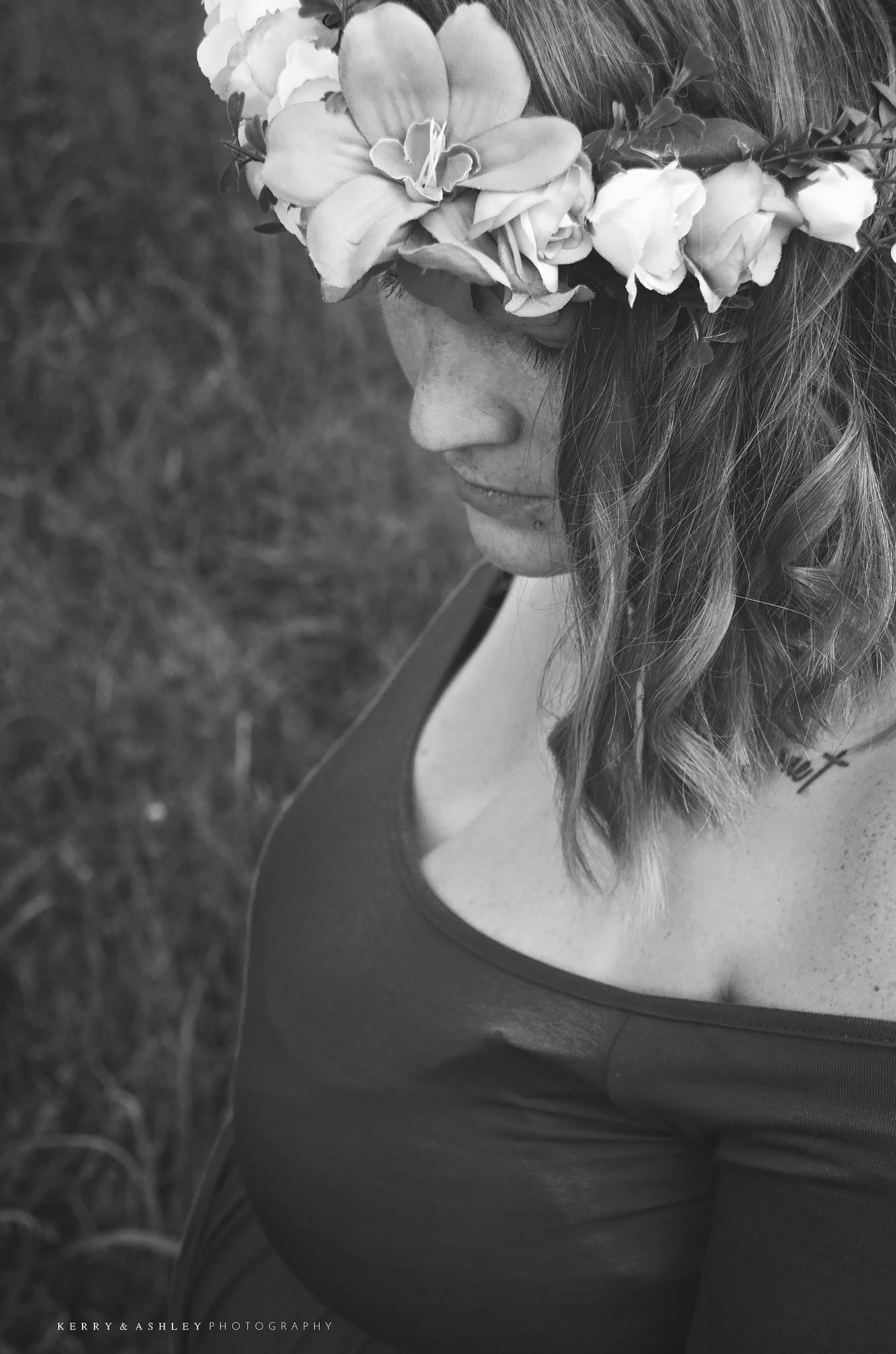 pregnant-woman-wearing-flower-headband.jpg