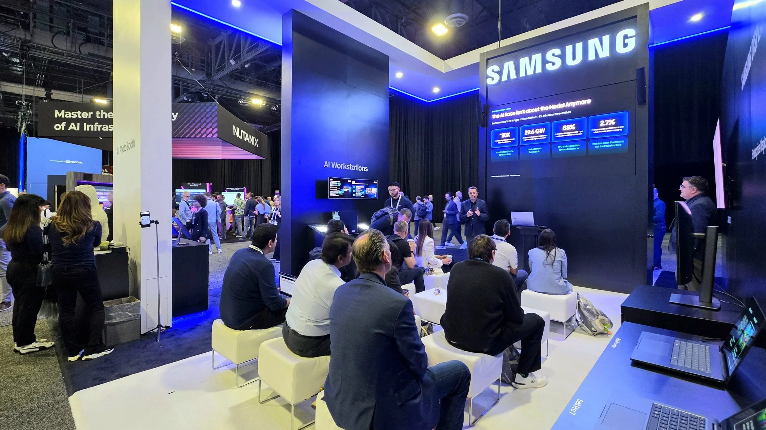 Booth_04.jpg