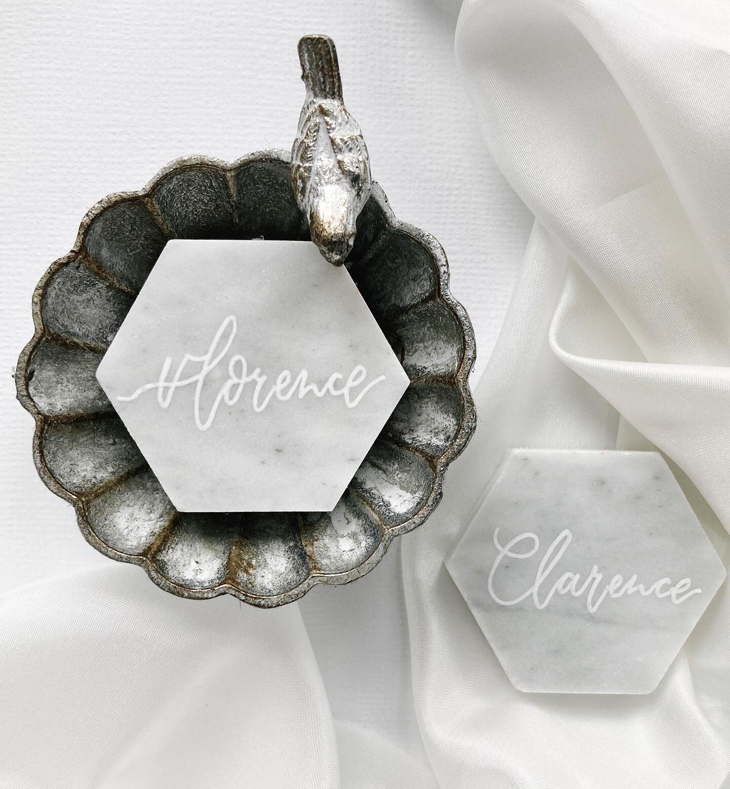 White ink on Carrara white marble tiles 🤍 

It&rsquo;s simple, it&rsquo;s soft and it&rsquo;s beautiful 🤍

I have been asked for this combination several times but I could not find an ink or pen 🖊with a crisp enough edge that made the calligraphy 