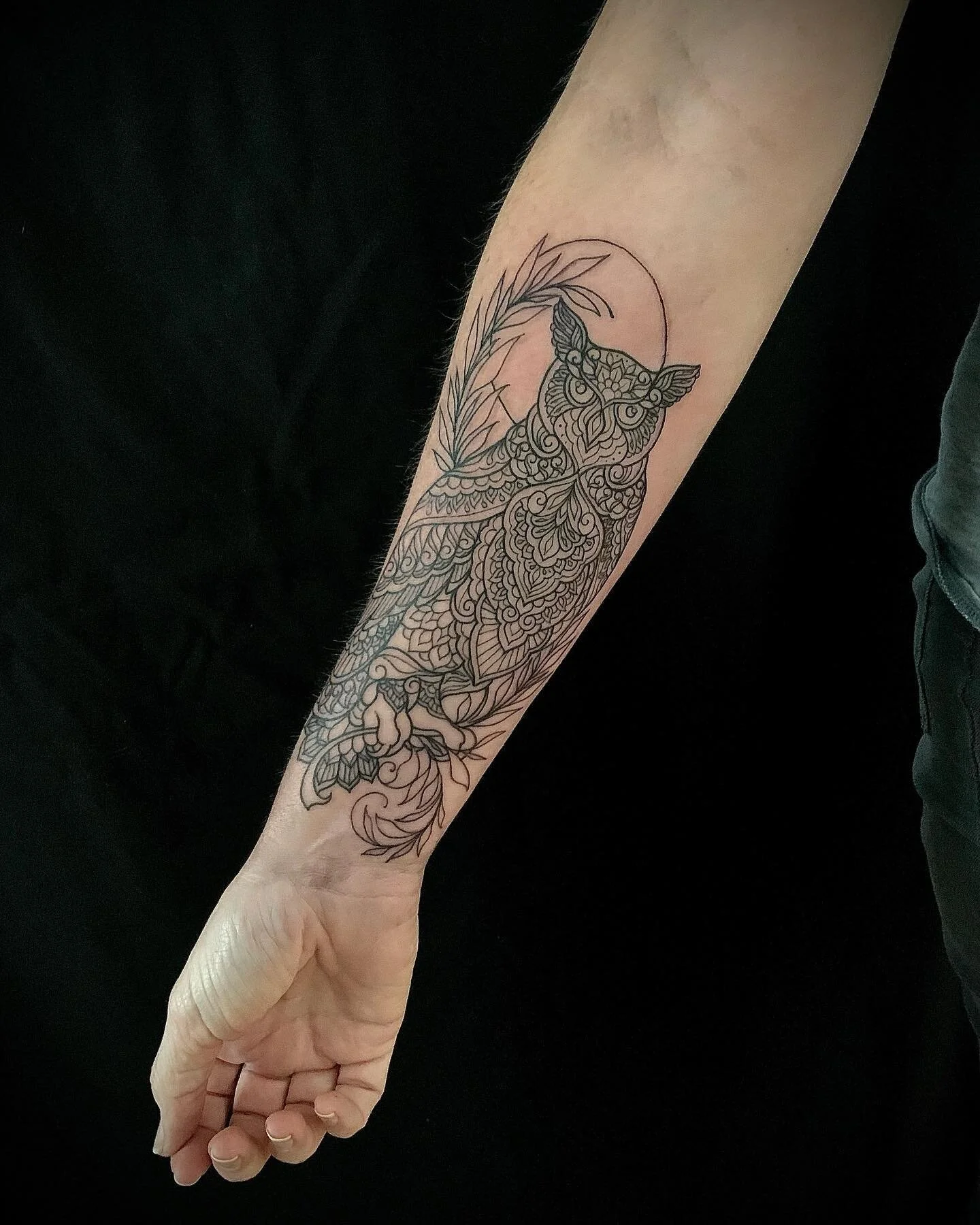 For the wonderful Nichole earlier this year. After years of navigating global pandemic, travel bans and reschedules, it was my absolute pleasure and joy to help this incredible person commemorate achieving her PhD with this piece 🖤
.
.
.
.
.
.
#tatt