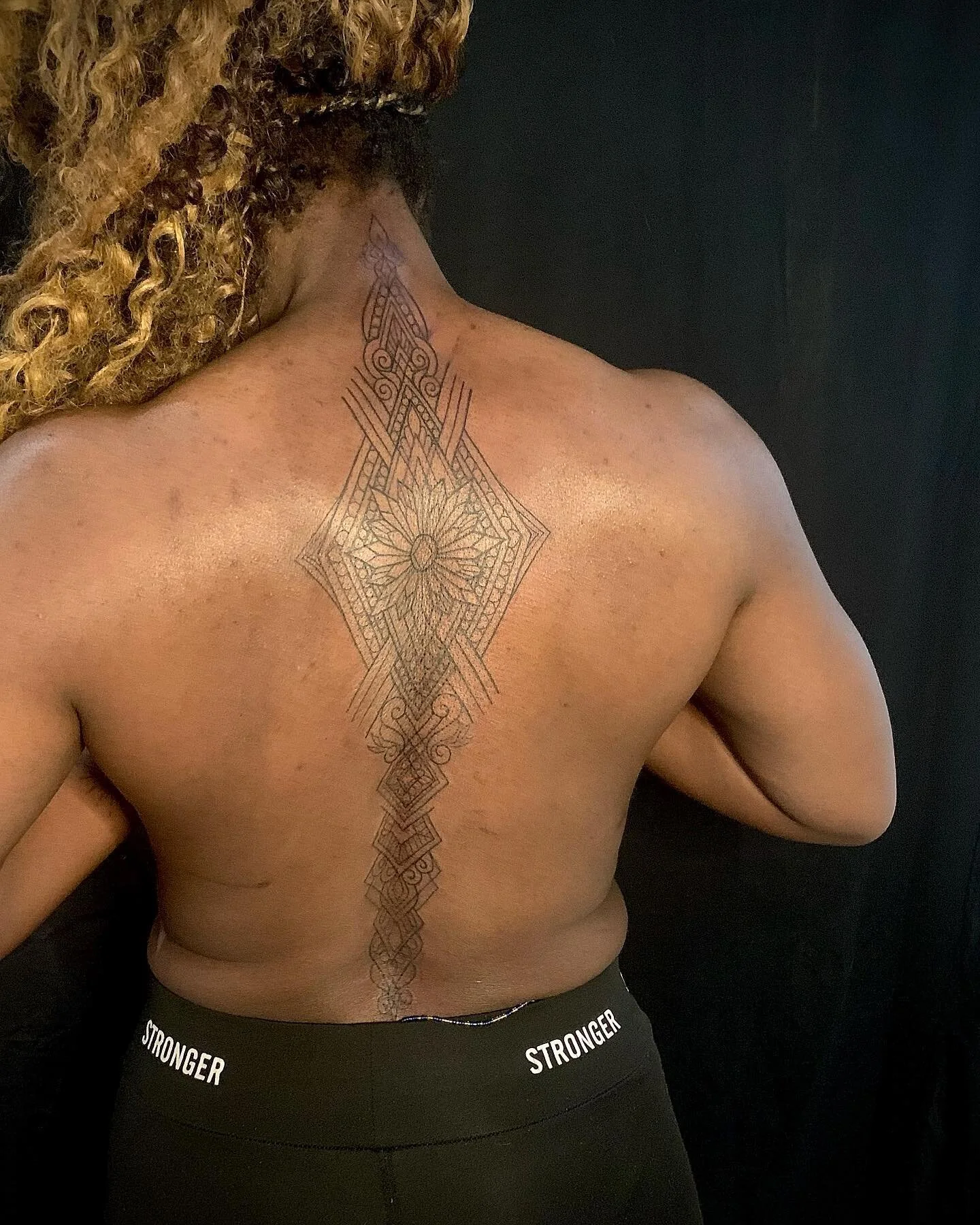 Such a beautiful experience earlier this year getting to create this piece for my incredible and inspiring friend @aisha_shaibu_lenoir ✨I wanted this piece to embody and express strength, radiance and elegance. Times like this remind me how much I lo