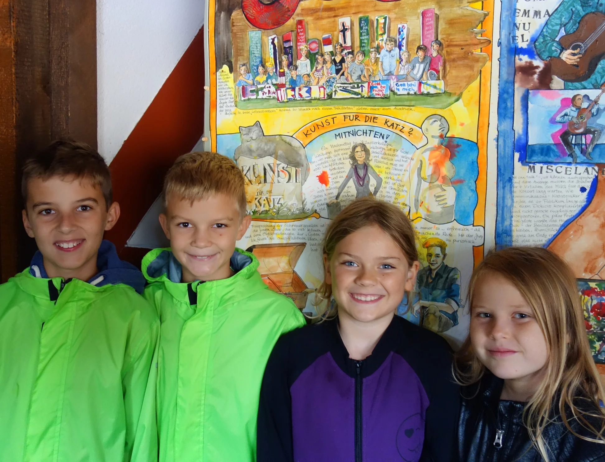 Die ersten Gäste des Tages und das erste Bild des langen Frieses: die Kindergottesdienstkinder der Johanneskirche Hersbruck. My first guests of the day and the first to be drawn onto the long freeze: the children of a local church community have found themselves in my drawing.