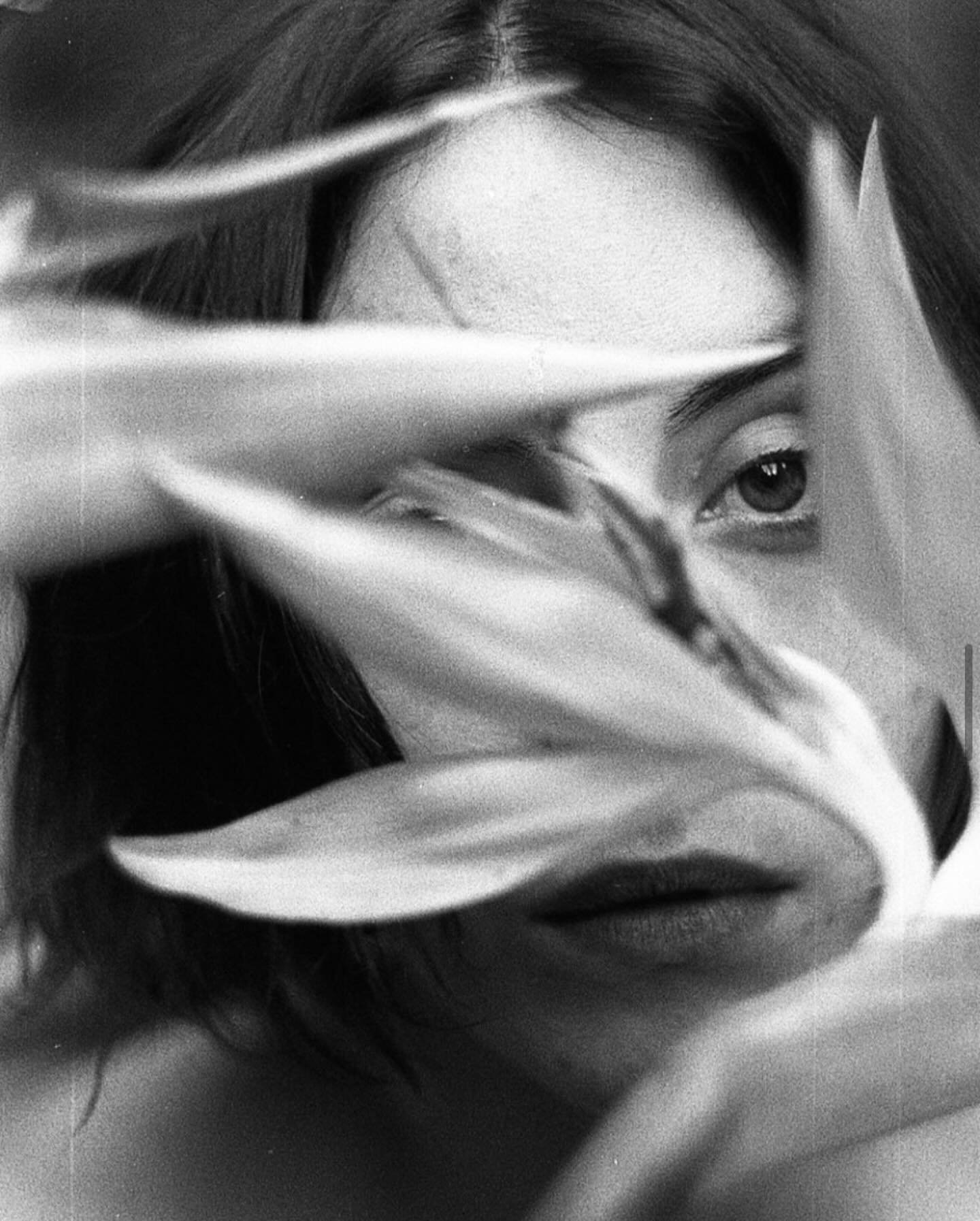 Semana del retrato.
Post n.4.

Titulo: Retrato de Florencia
Ano: 2021

By @anaharff #sheshootsfilm #filmphotography #analogphotography #blackandwhitephotography