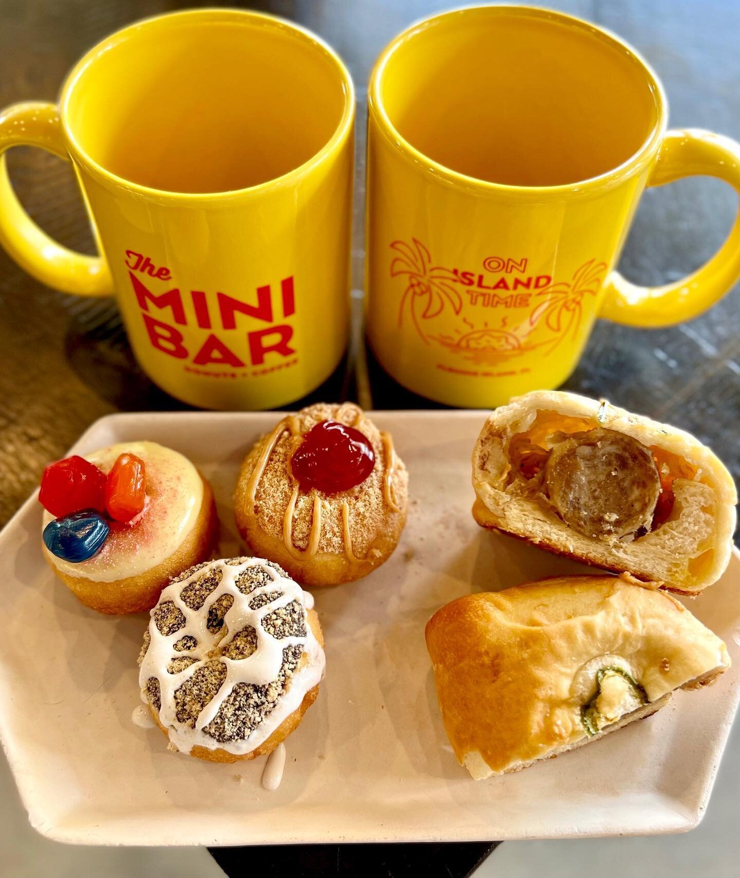 Support and shop small this Sunday with fresh made to order donuts and kolaches made with locally sourced ingredients. 

Last Call on GUSHERS! 
🍩Lemon Glaze + Watermelon Pucker Powder + 3 Gushers 

Shops are open &rsquo;til 2 today! 

#minibardonuts